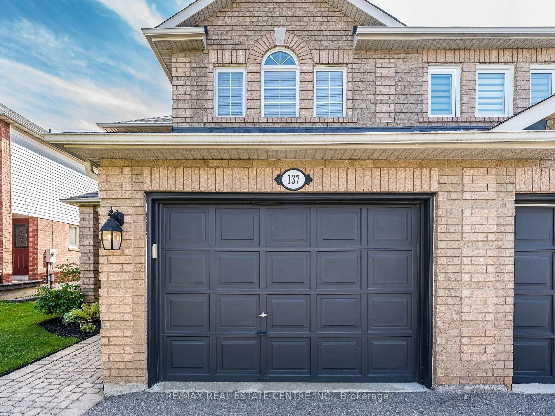 137 Mowat Crescent