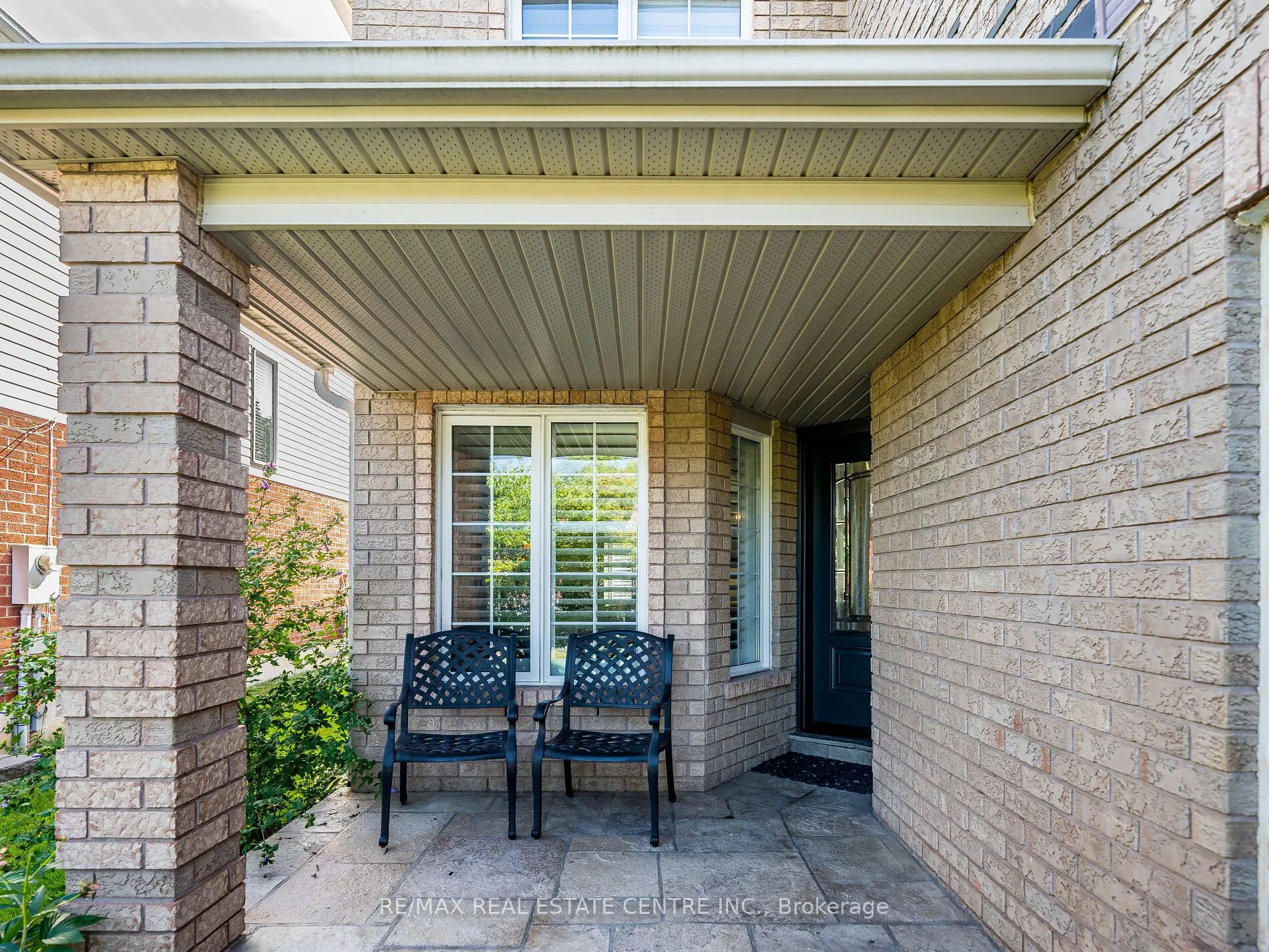 137 Mowat Crescent