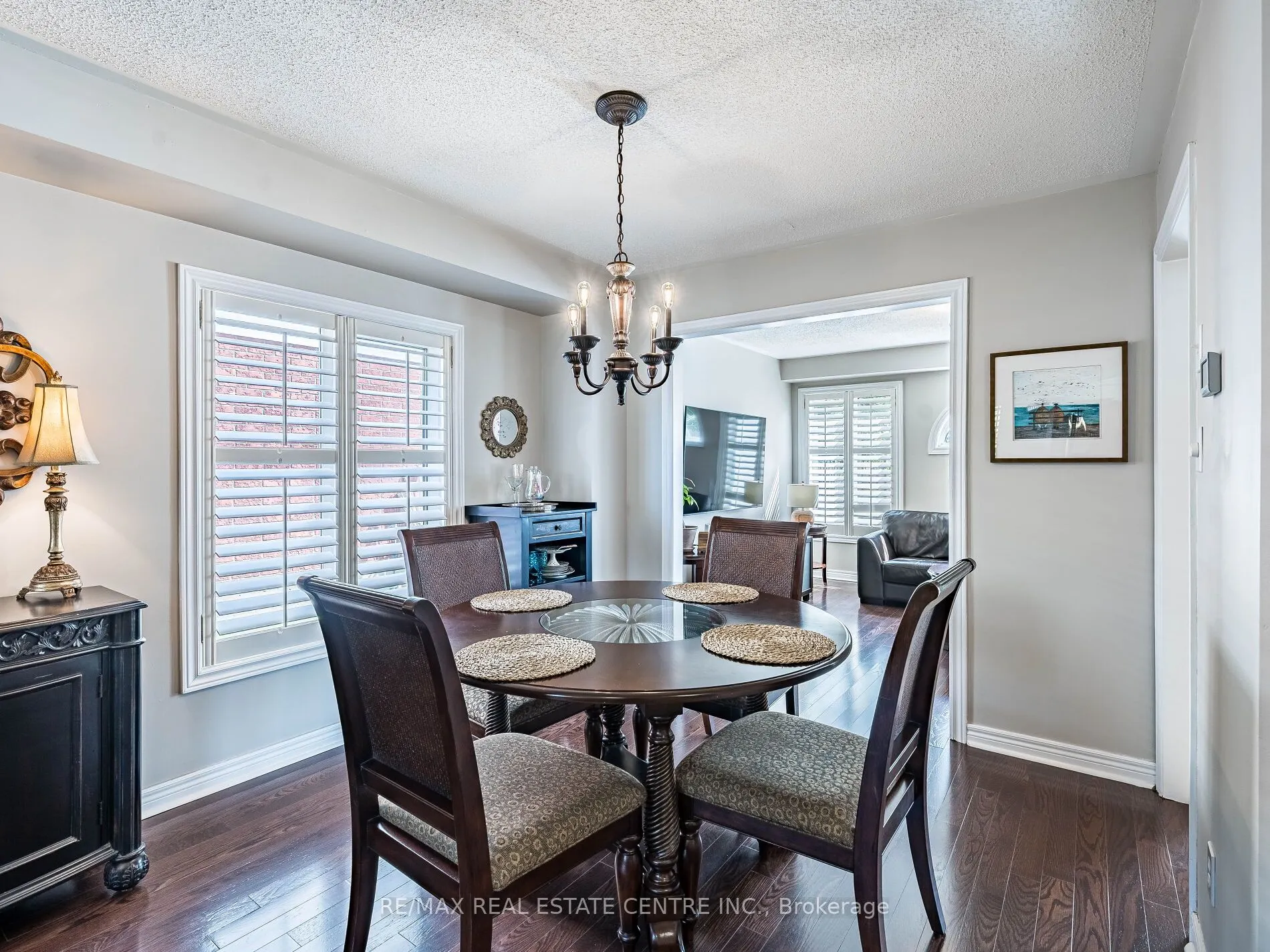 137 Mowat Crescent