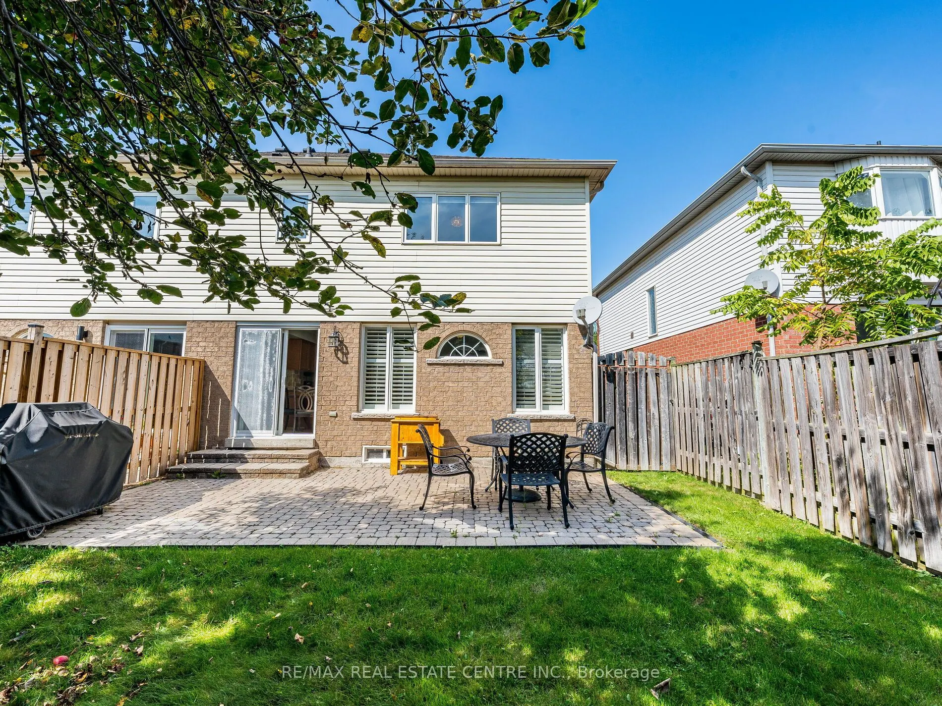 137 Mowat Crescent