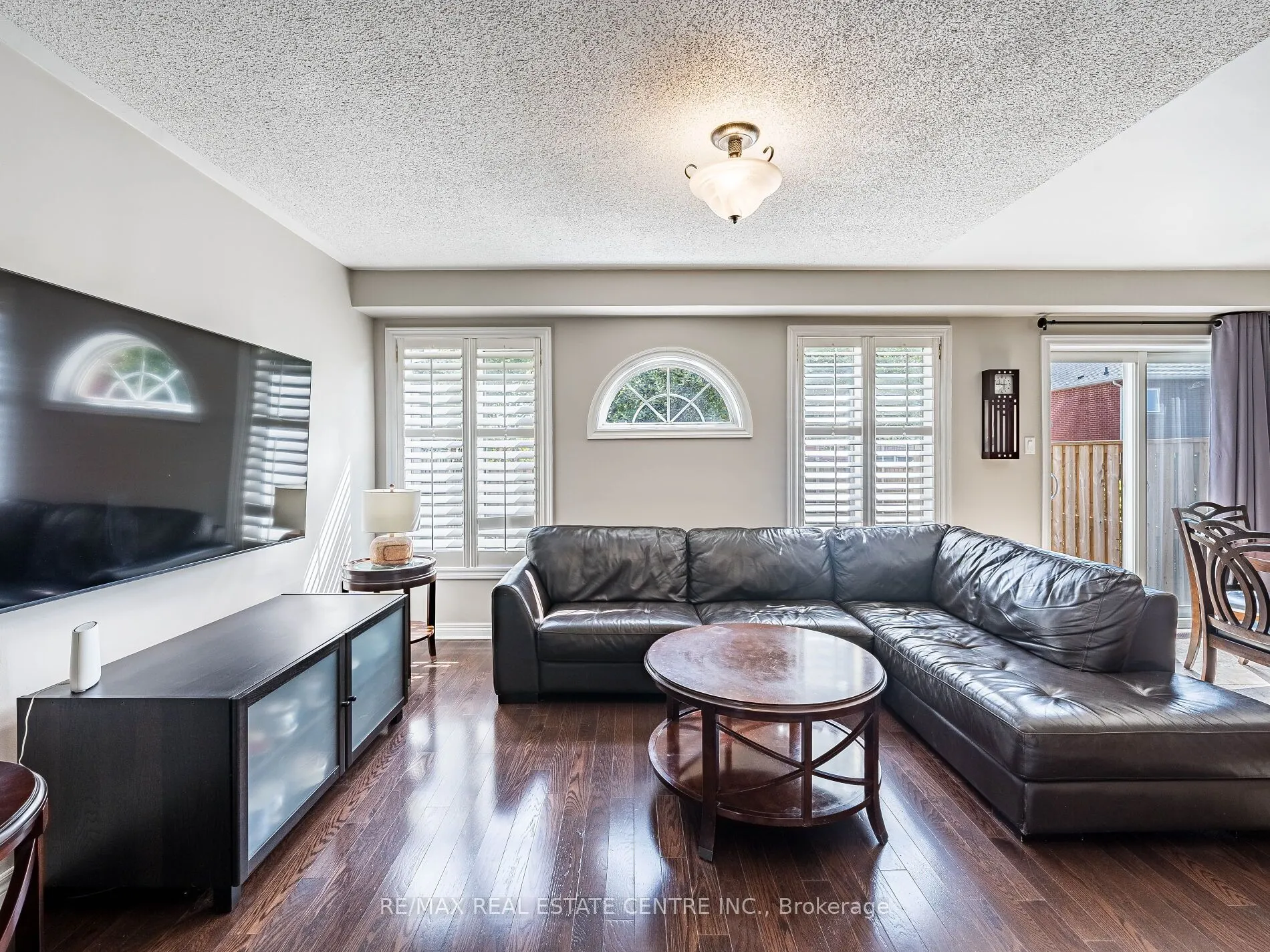 137 Mowat Crescent