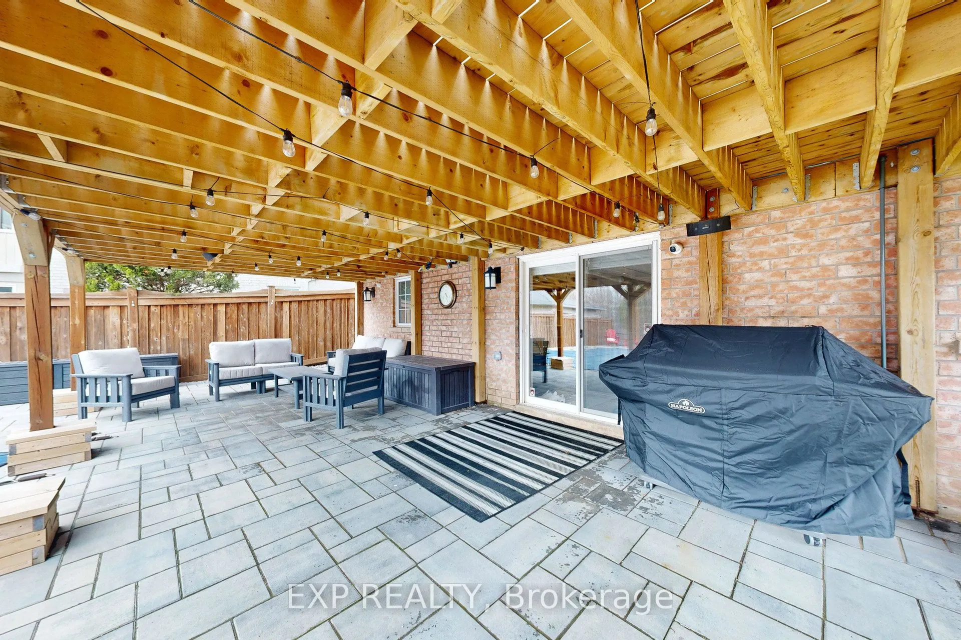 100 Dells Crescent