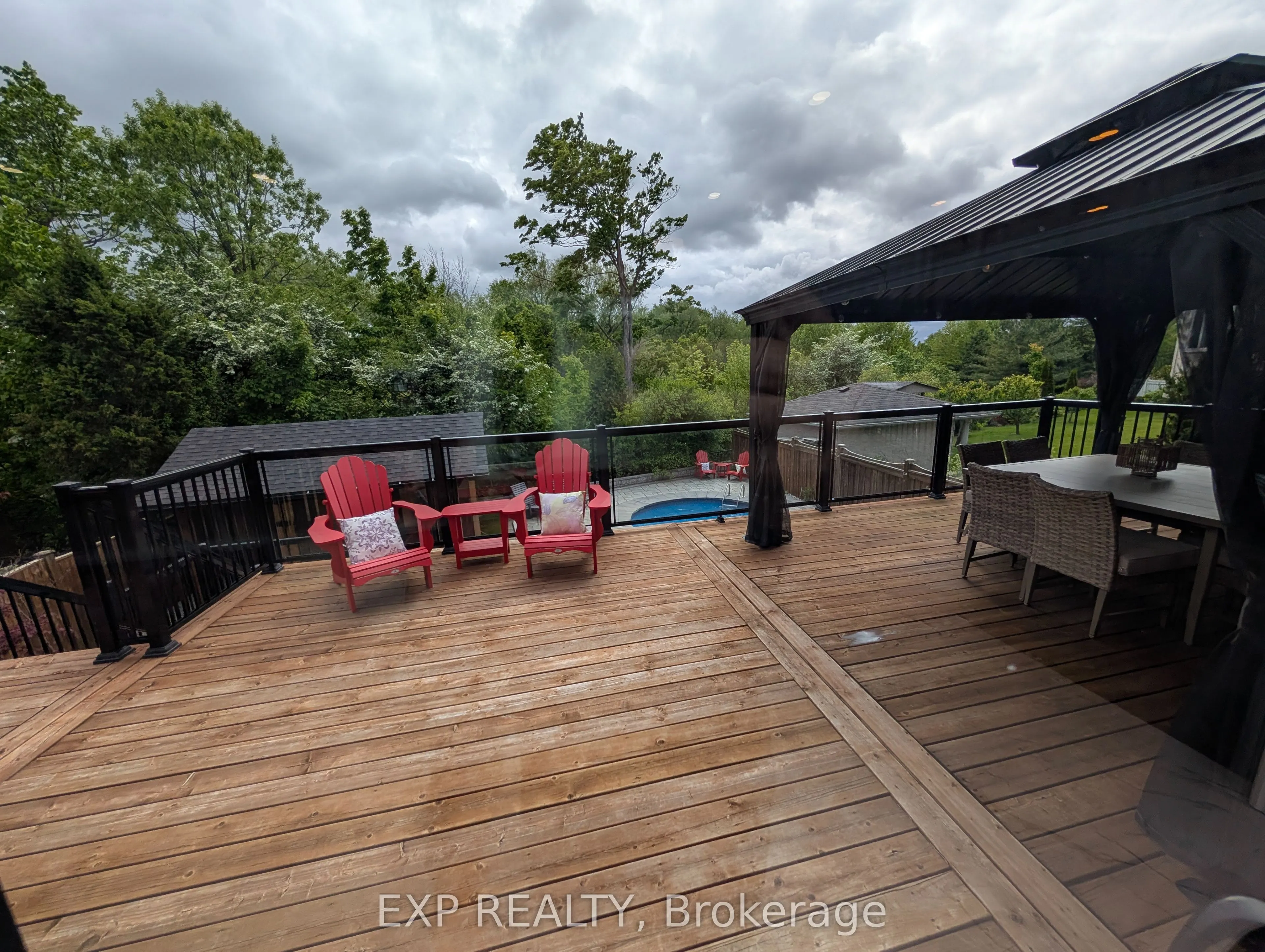 100 Dells Crescent