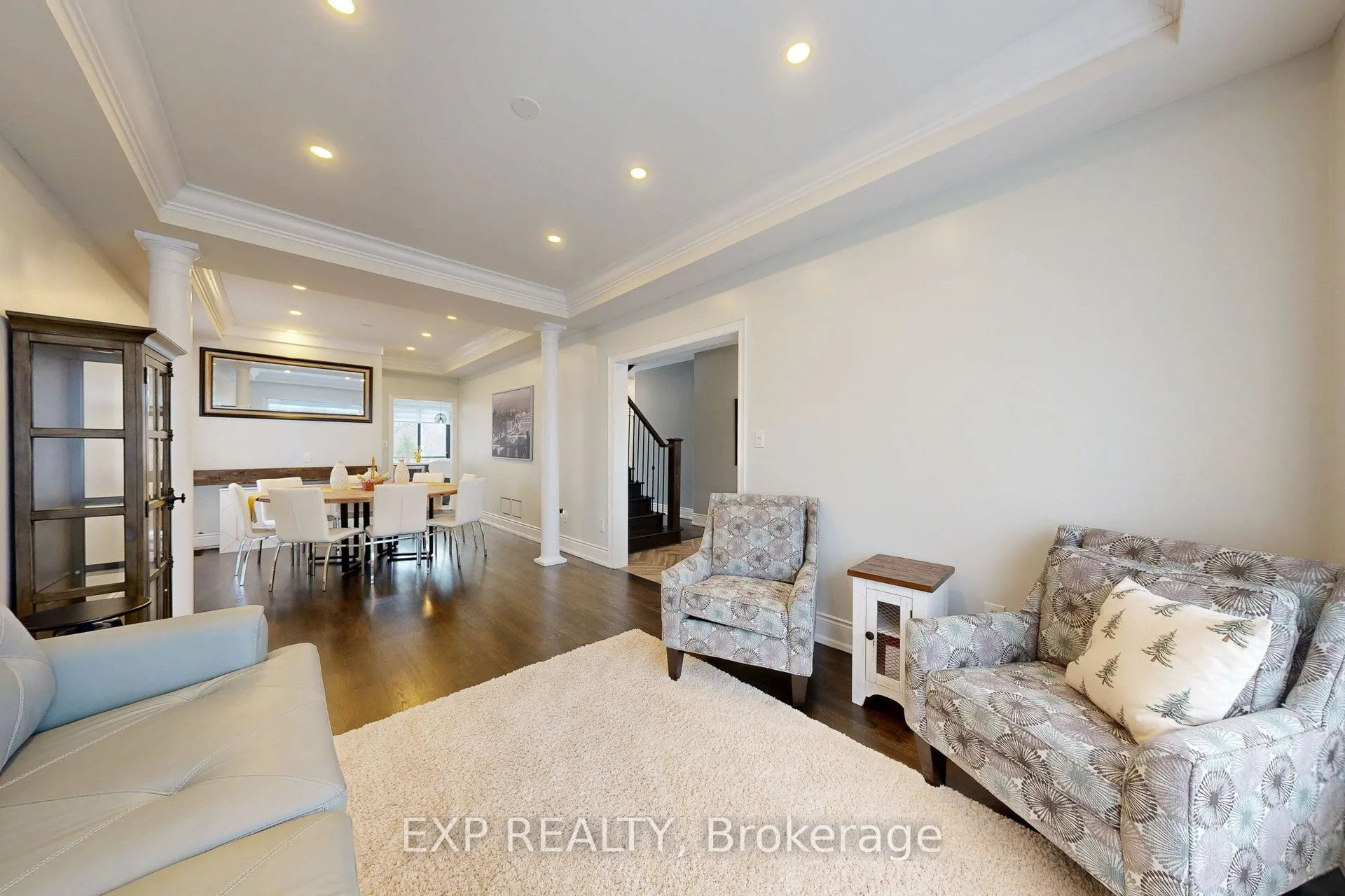 100 Dells Crescent