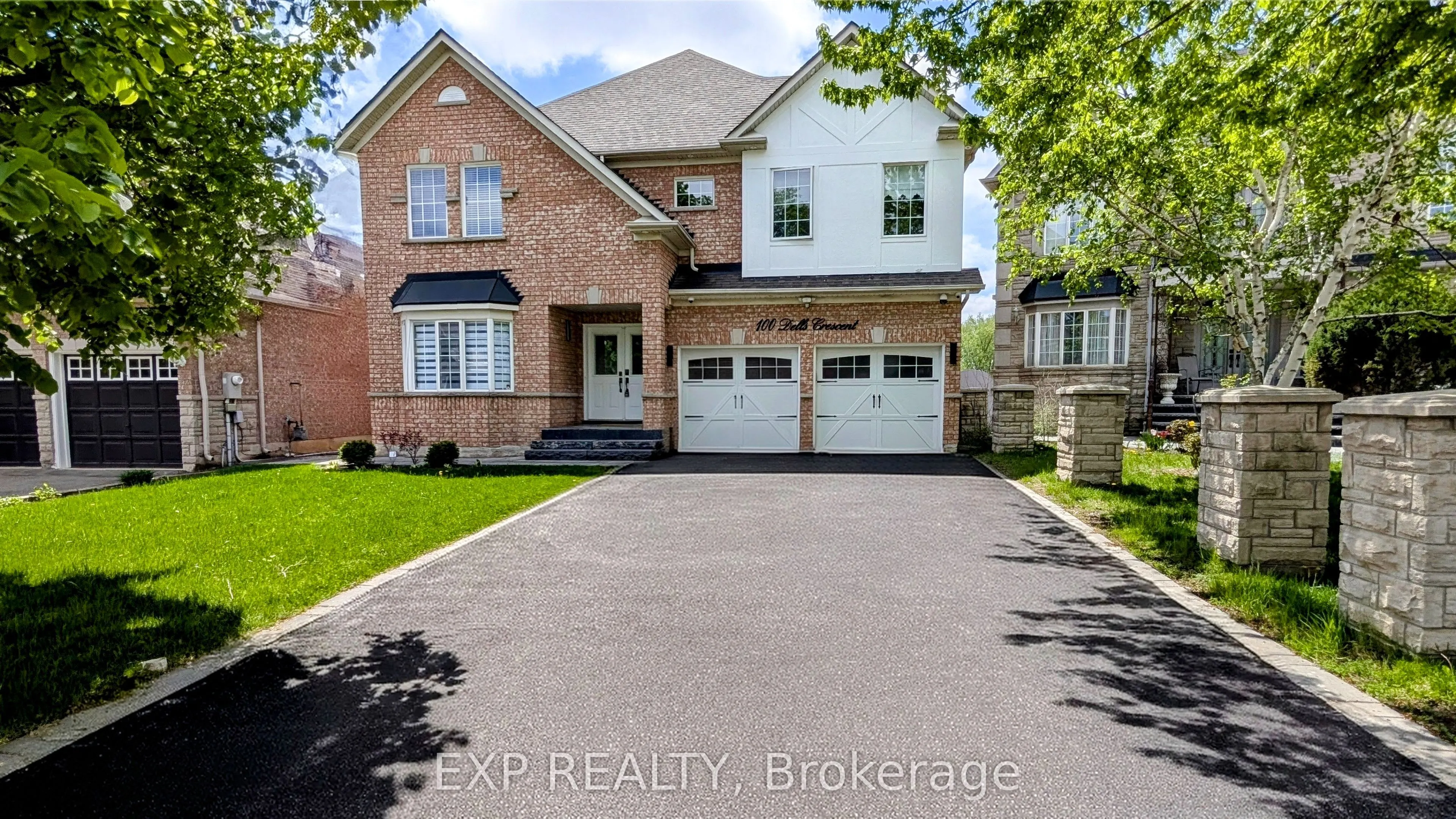 100 Dells Crescent