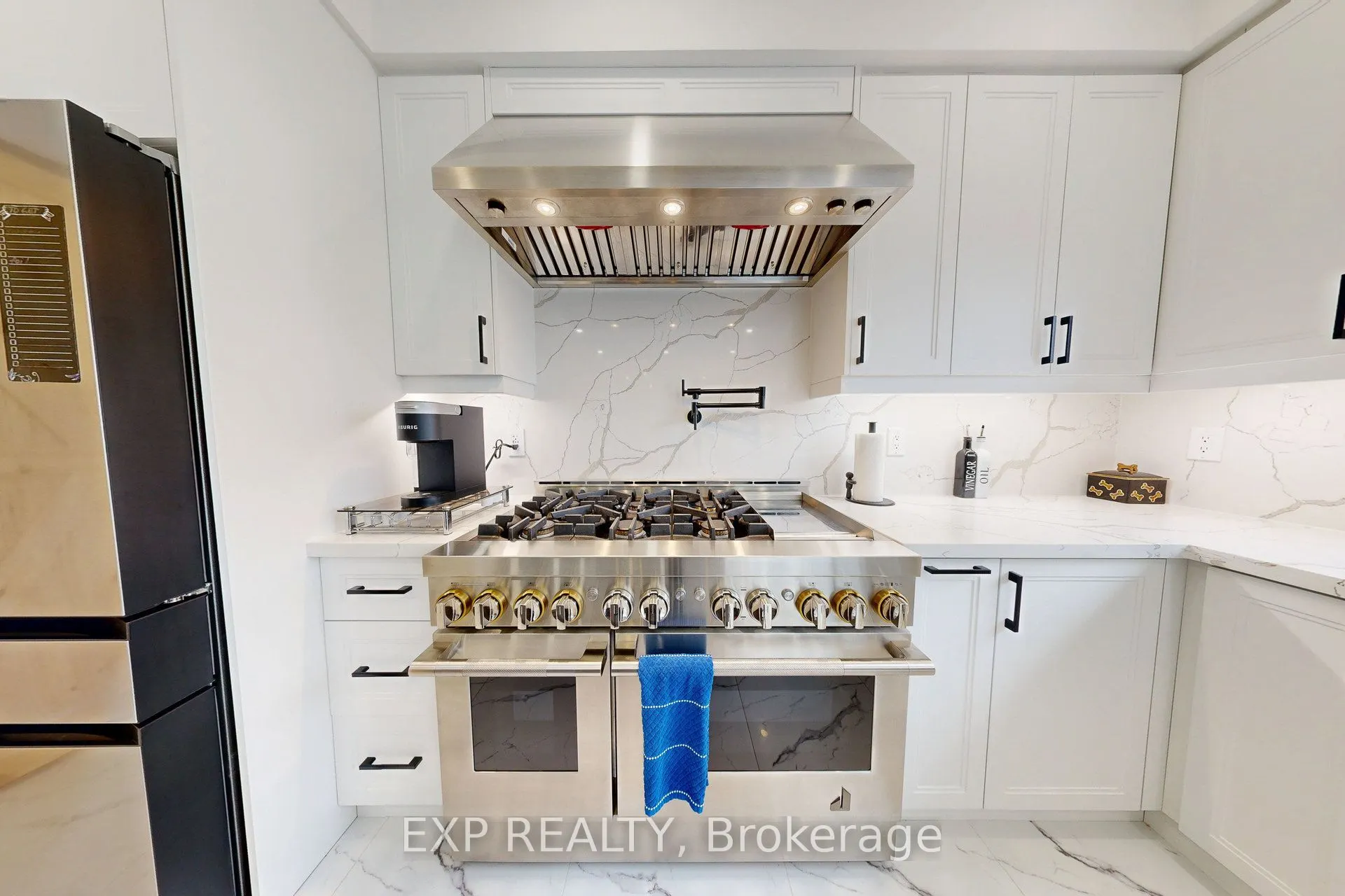 100 Dells Crescent