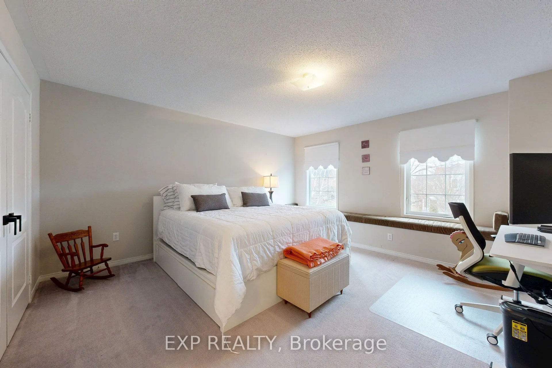 100 Dells Crescent