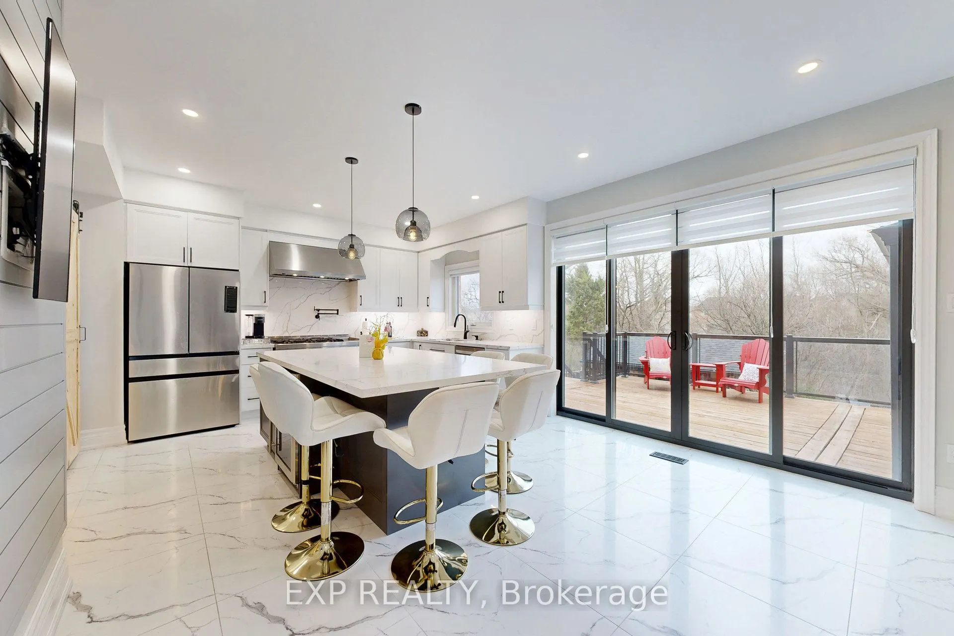 100 Dells Crescent
