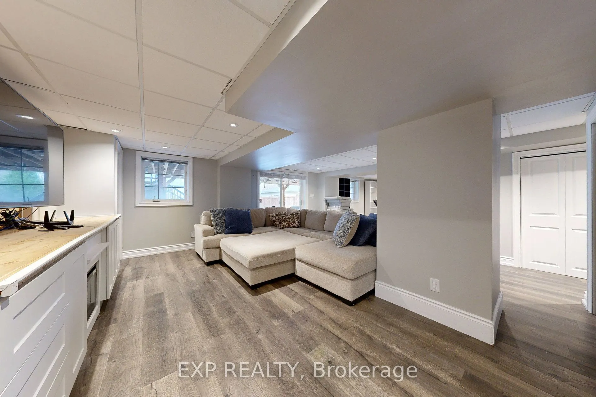 100 Dells Crescent