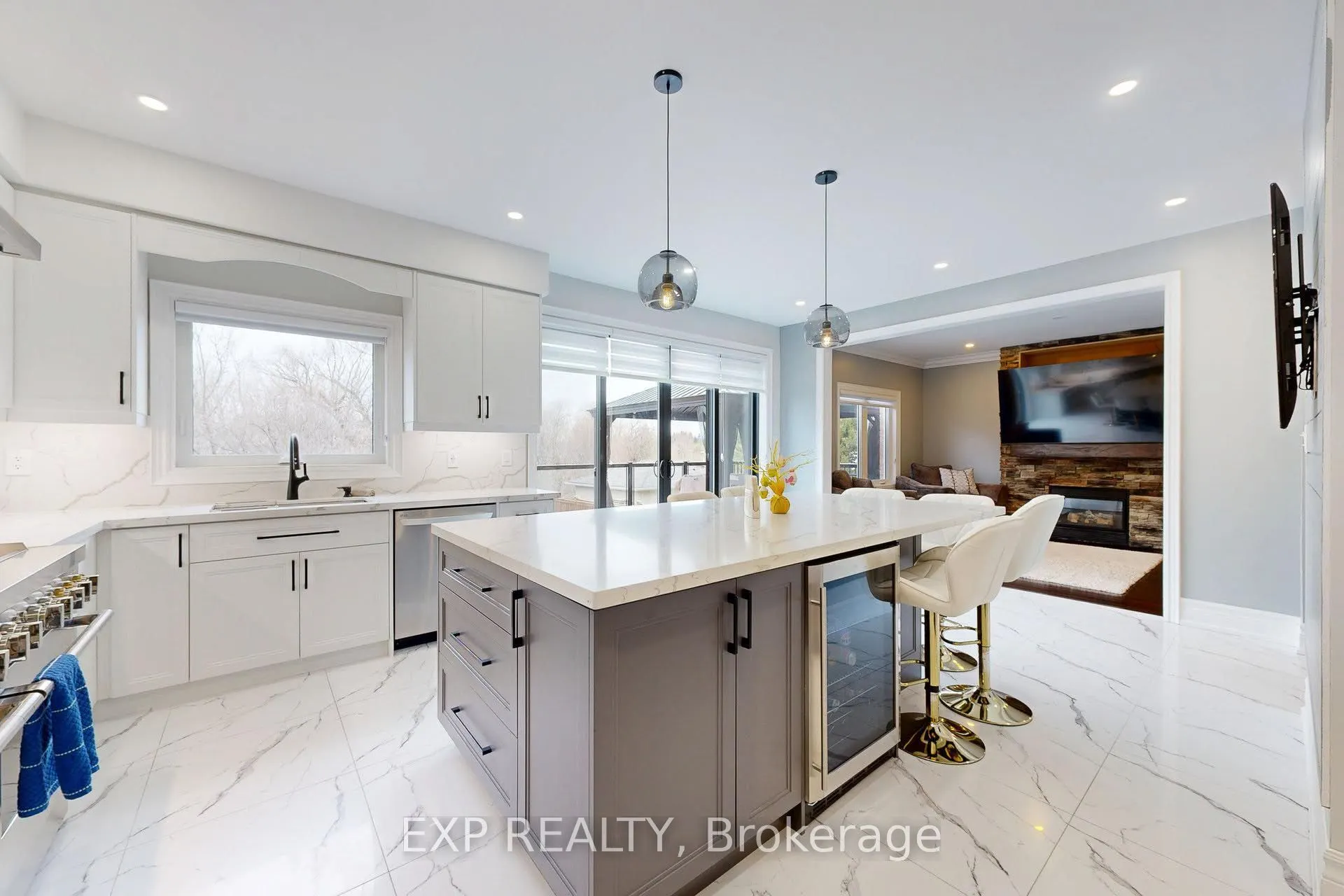 100 Dells Crescent