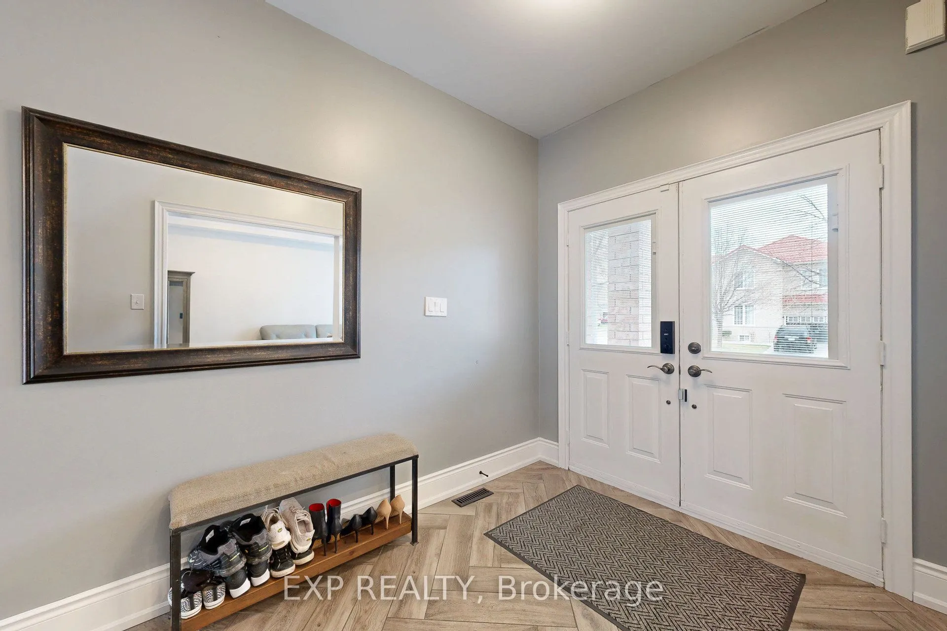 100 Dells Crescent