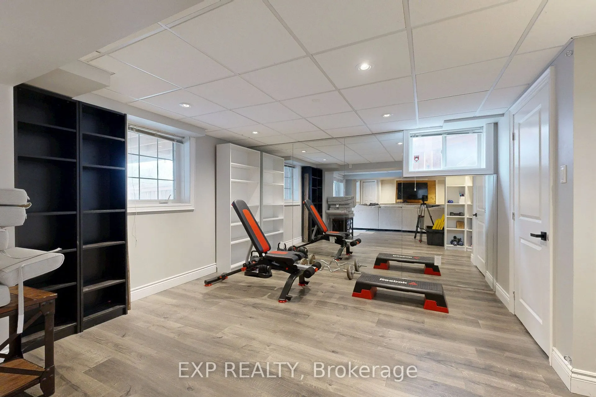 100 Dells Crescent