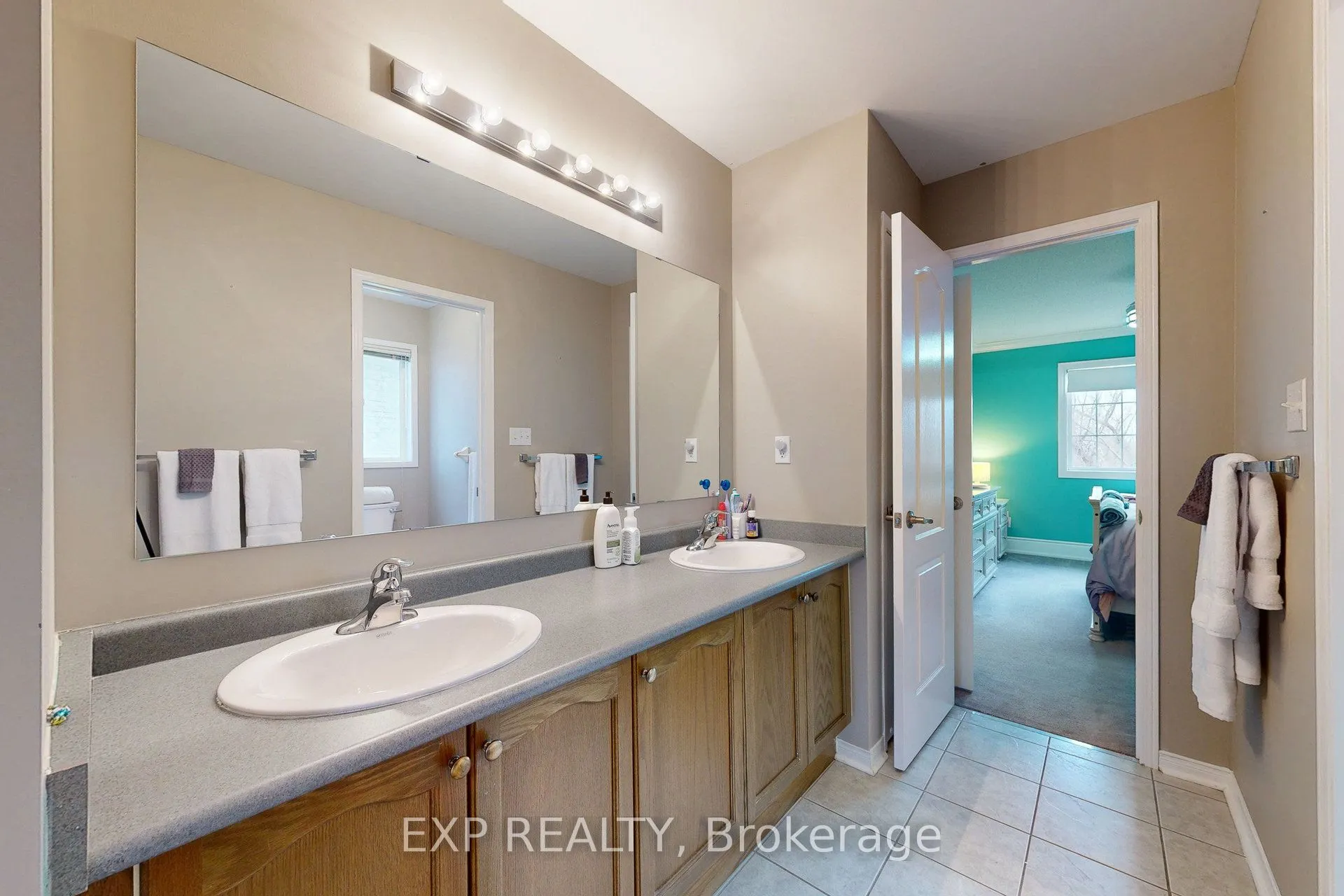 100 Dells Crescent