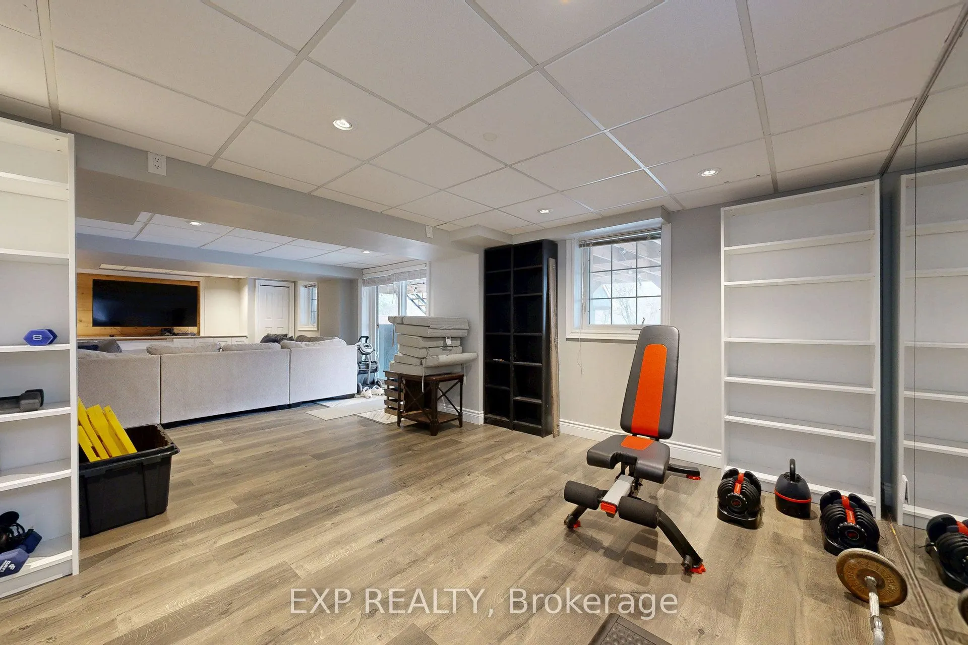 100 Dells Crescent
