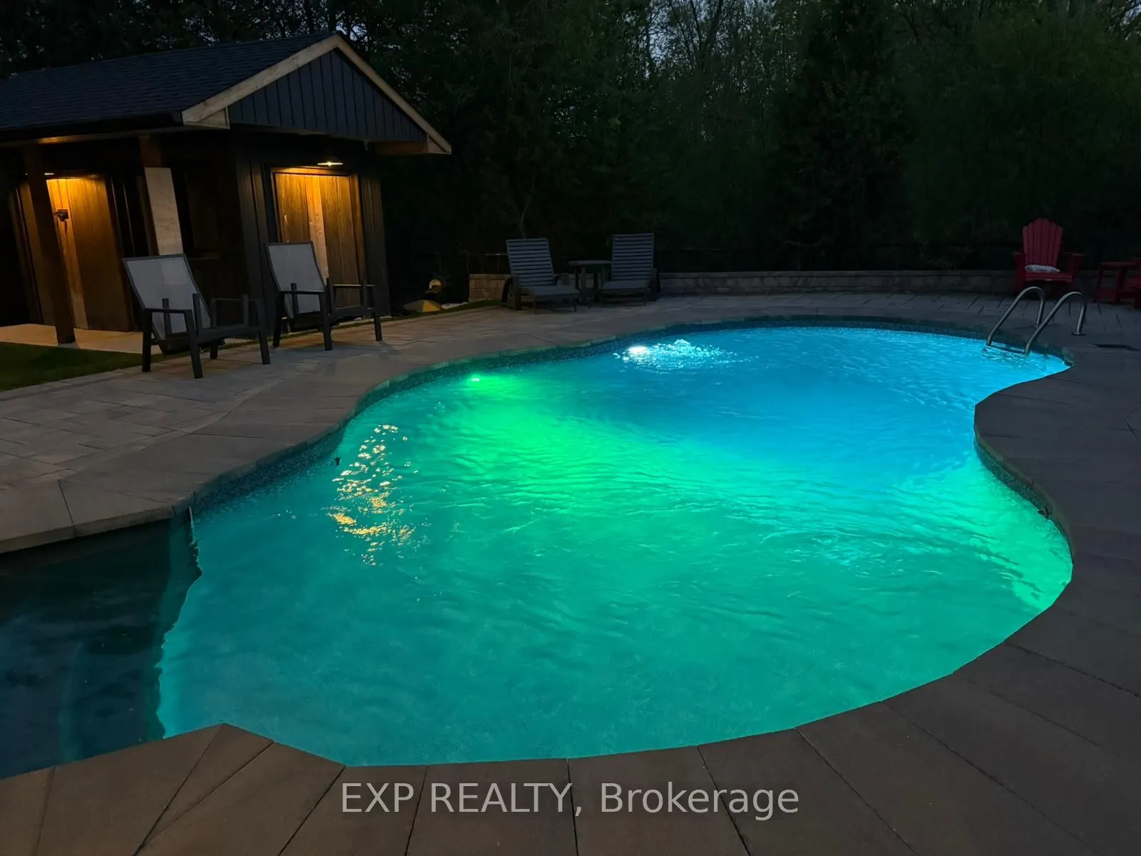 100 Dells Crescent