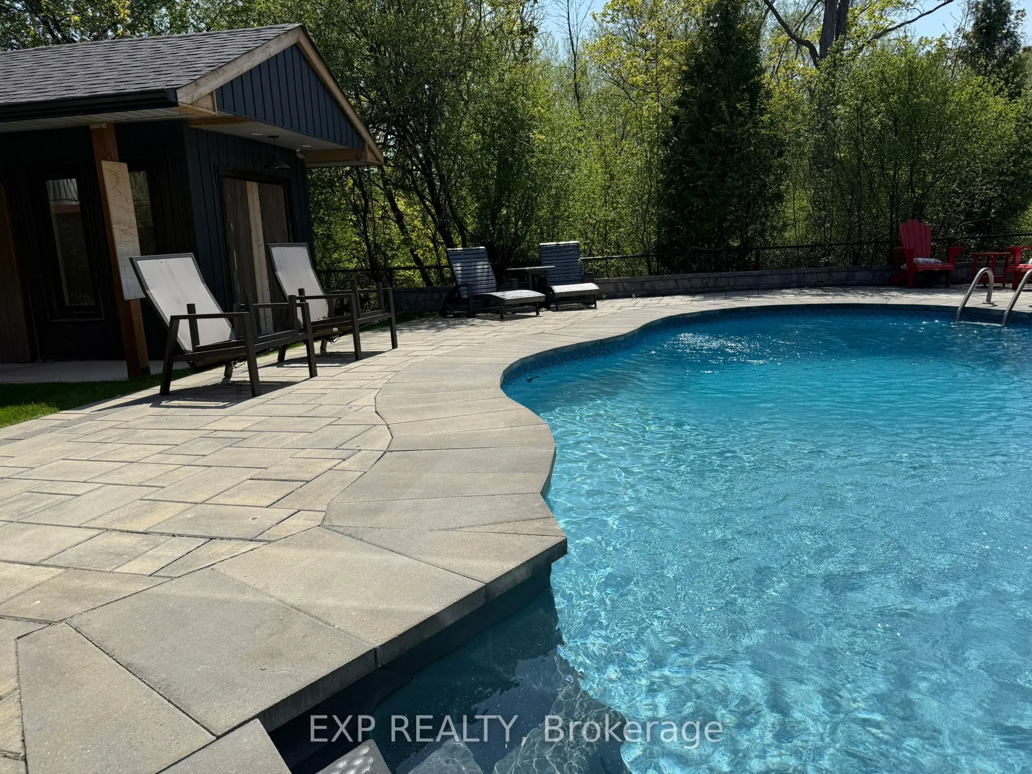 100 Dells Crescent