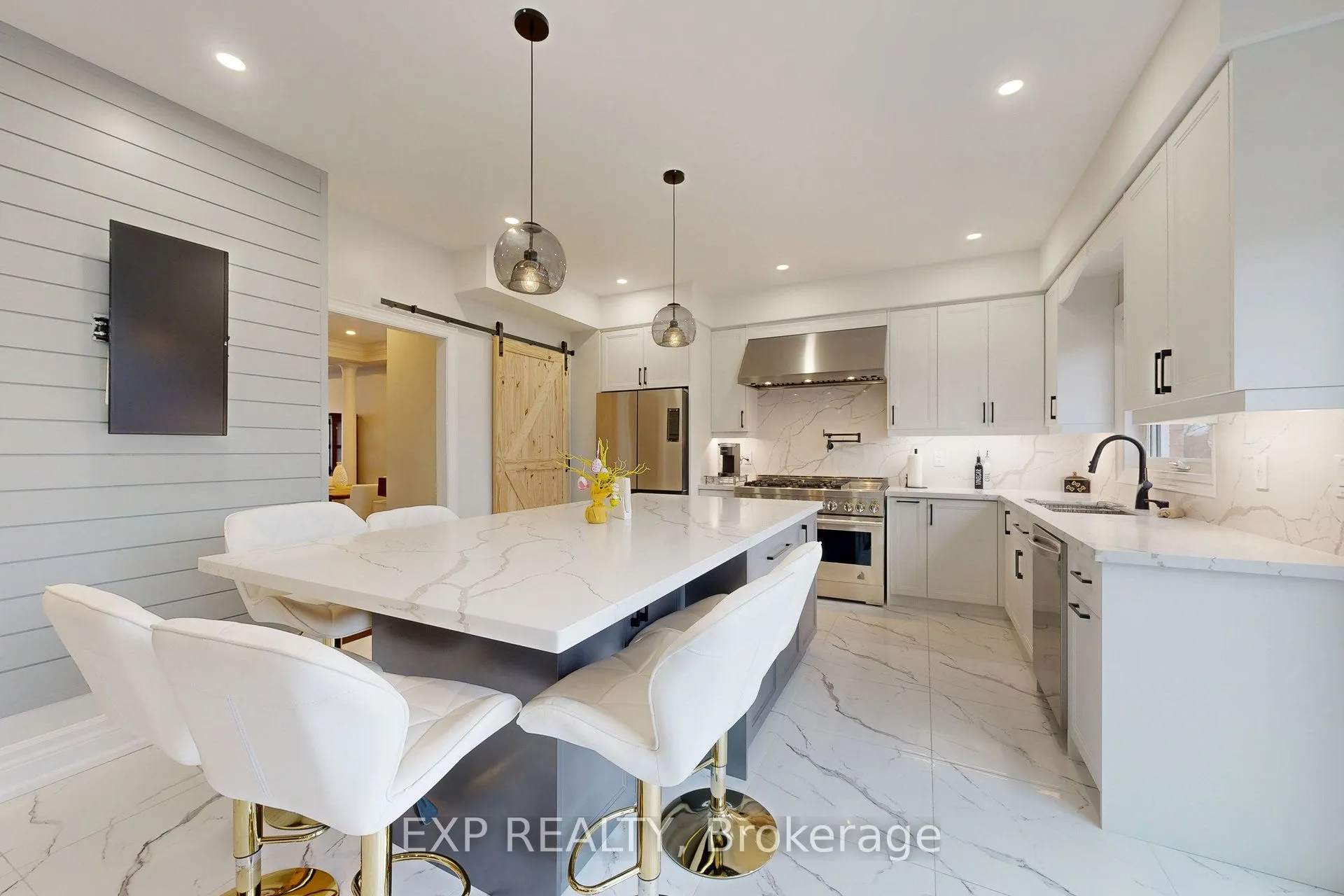 100 Dells Crescent