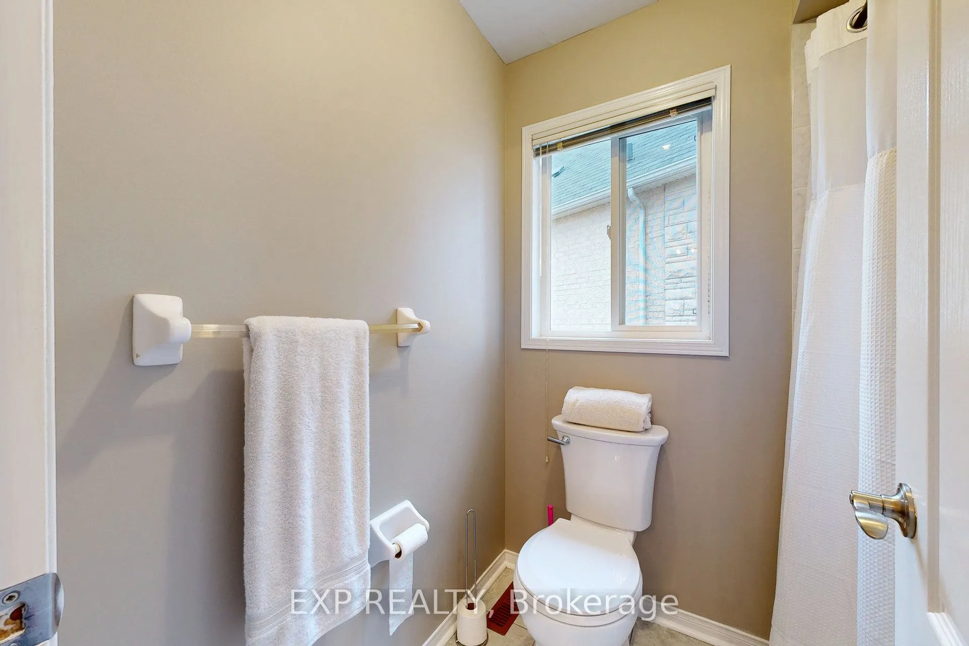 100 Dells Crescent