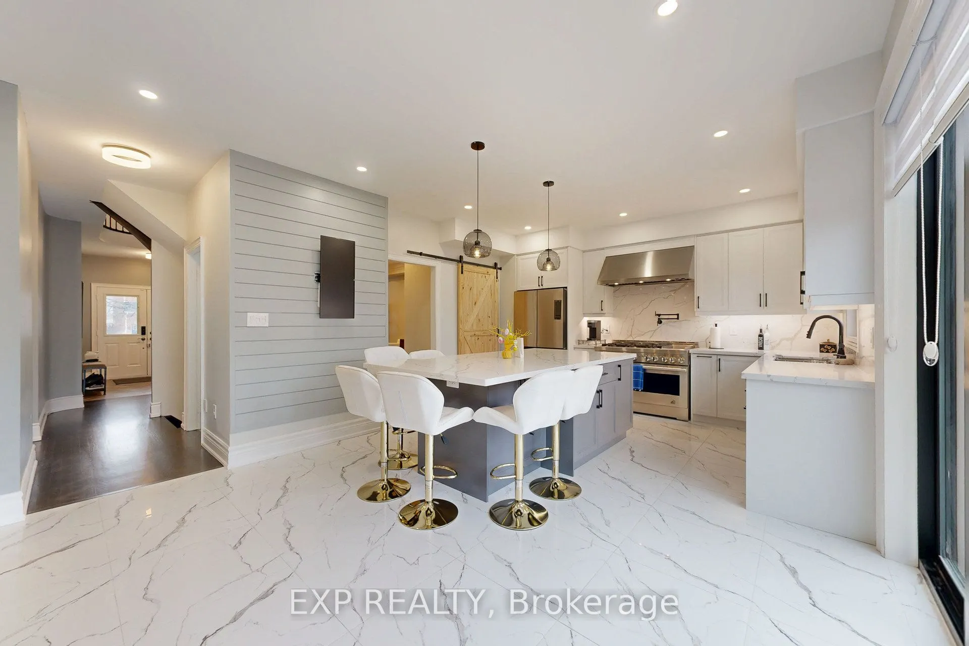 100 Dells Crescent