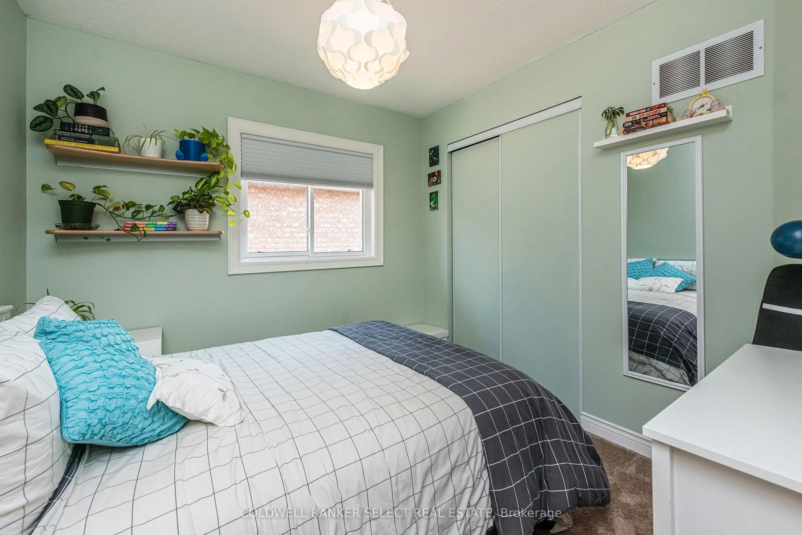 17 Saddletree Trail
