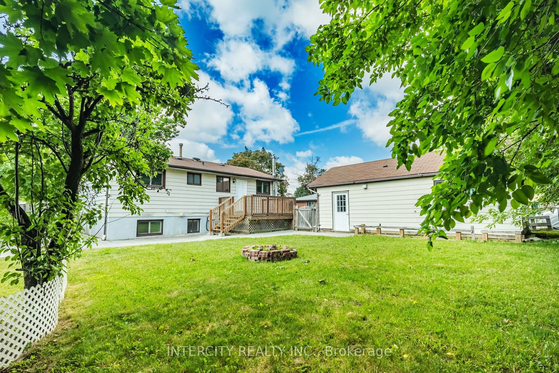 122 Rutherford Road N
