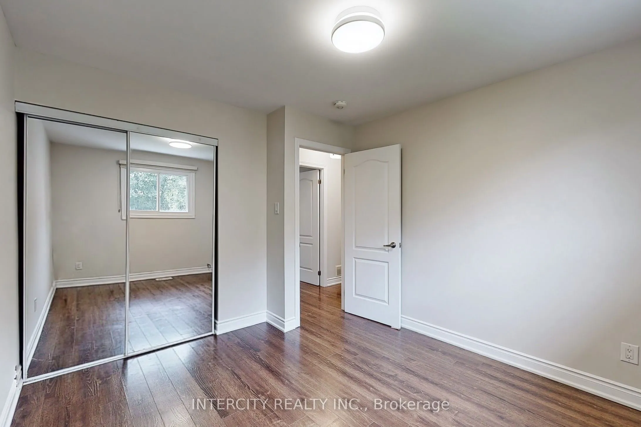 122 Rutherford Road N