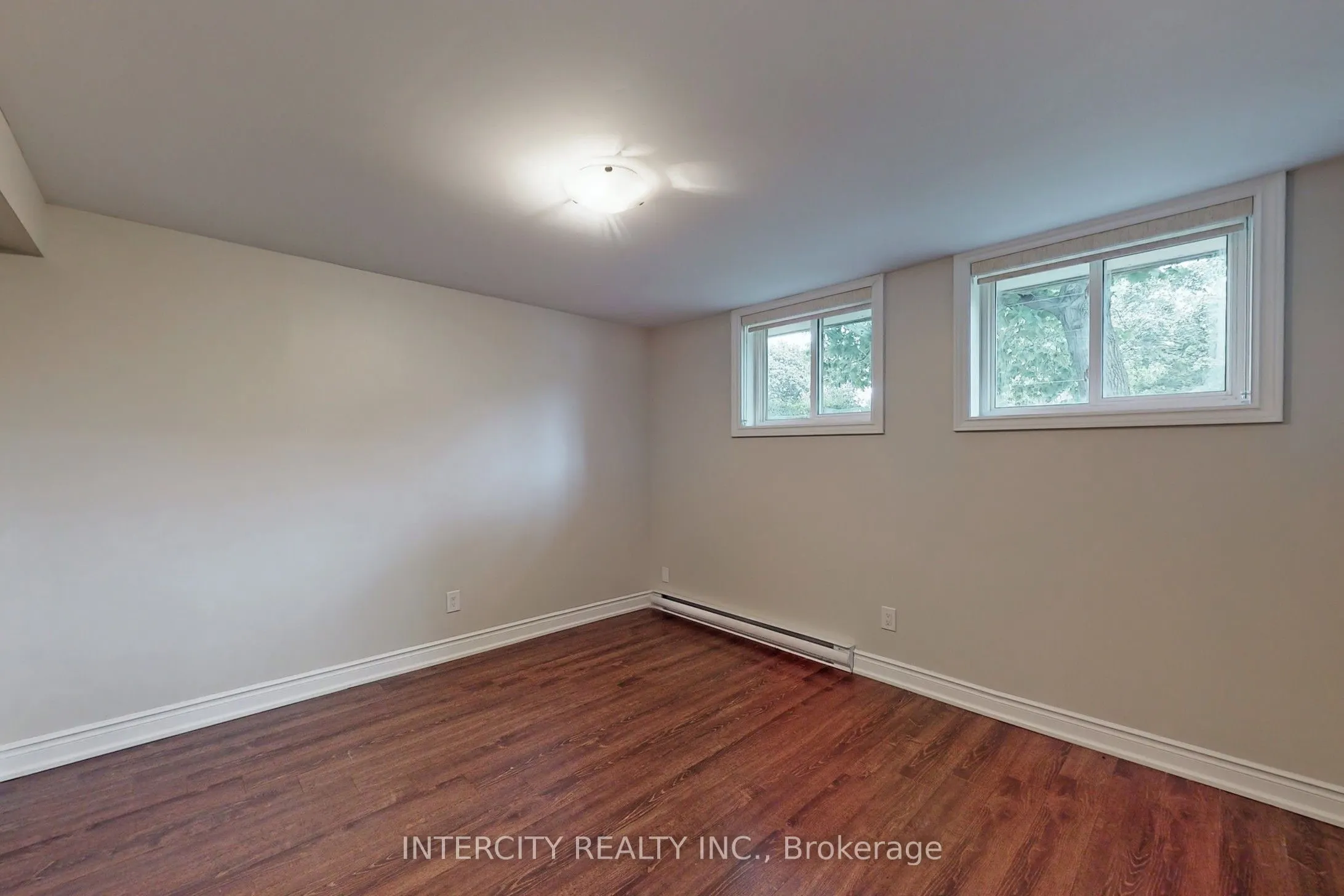 122 Rutherford Road N