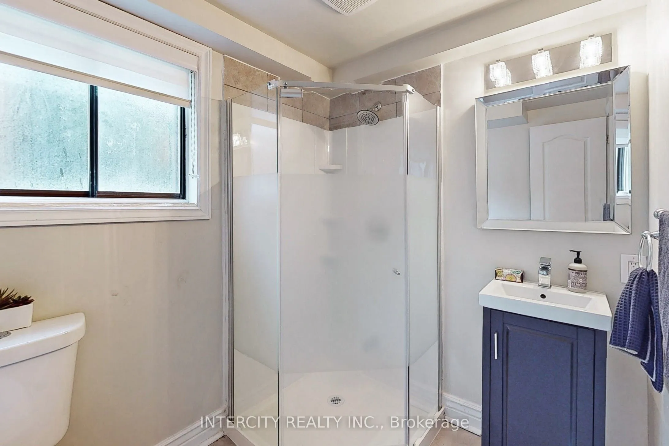 122 Rutherford Road N