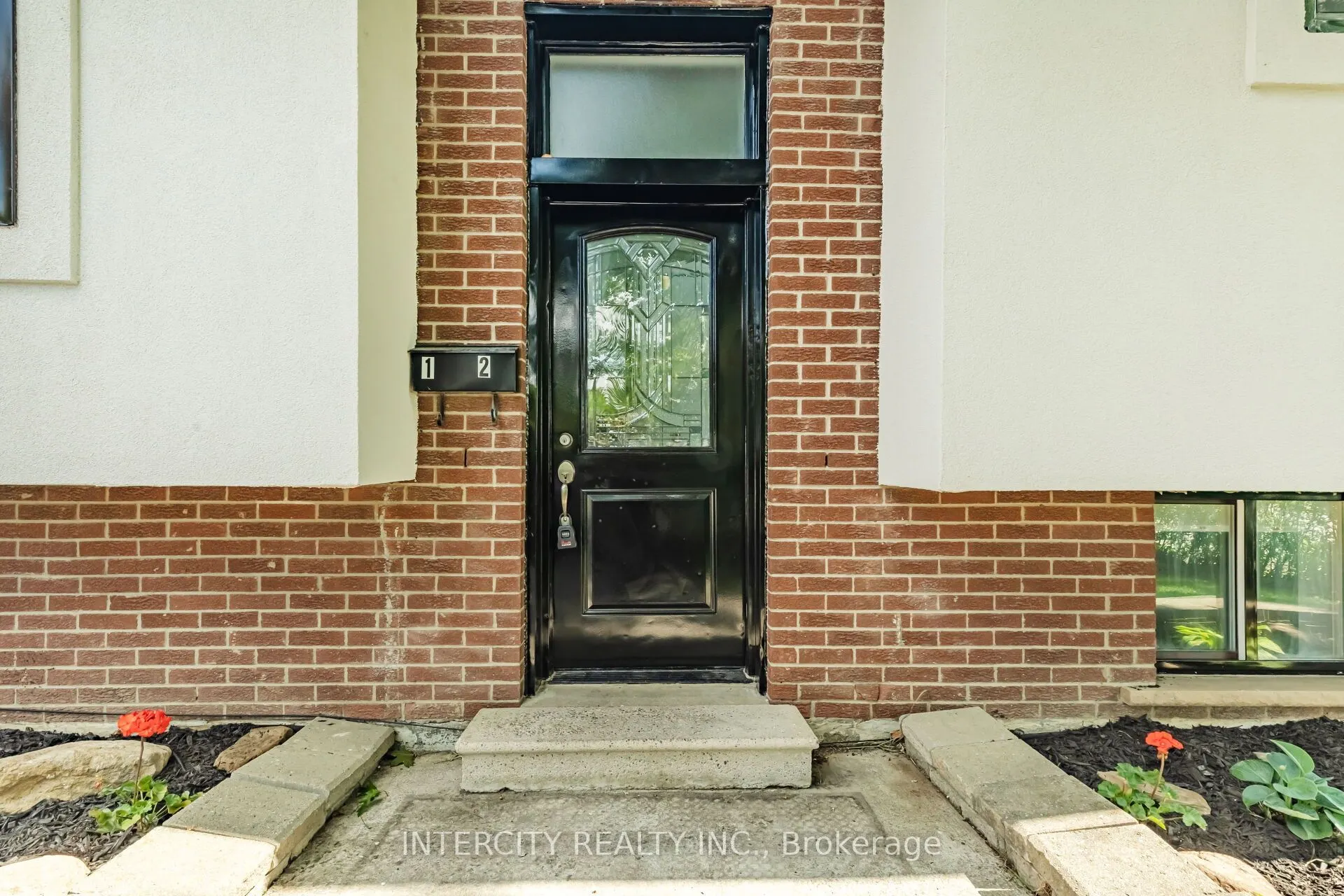 122 Rutherford Road N