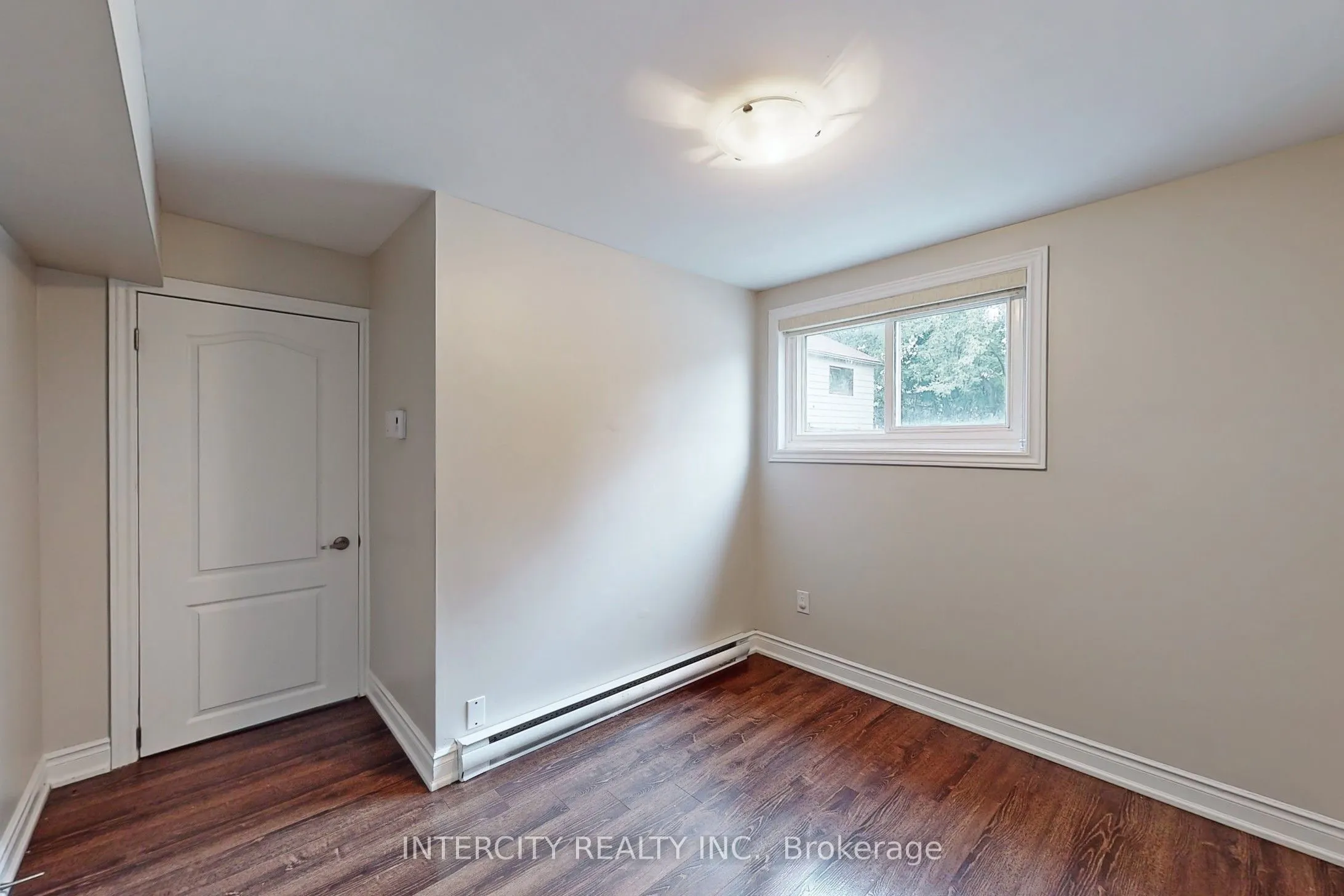 122 Rutherford Road N