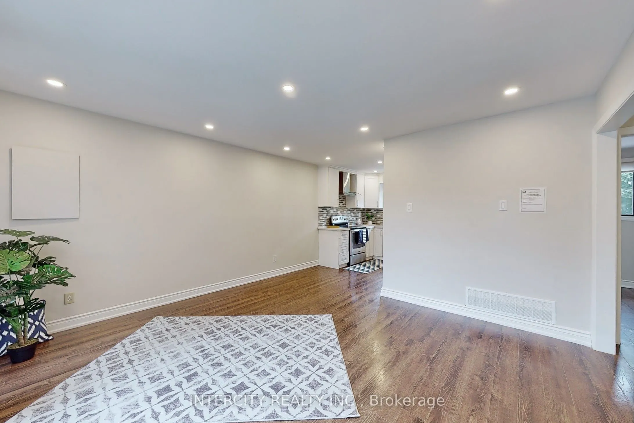 122 Rutherford Road N