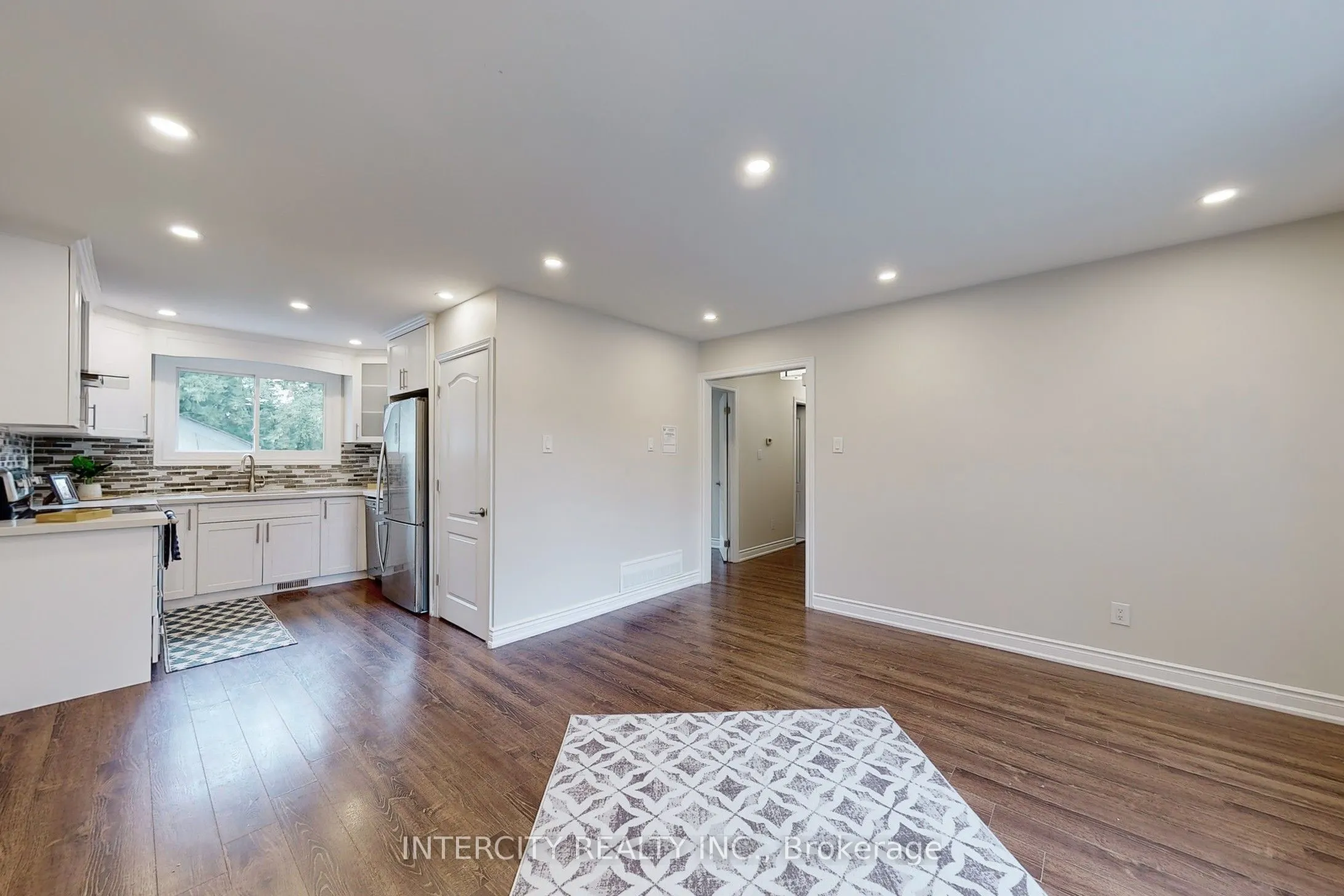 122 Rutherford Road N