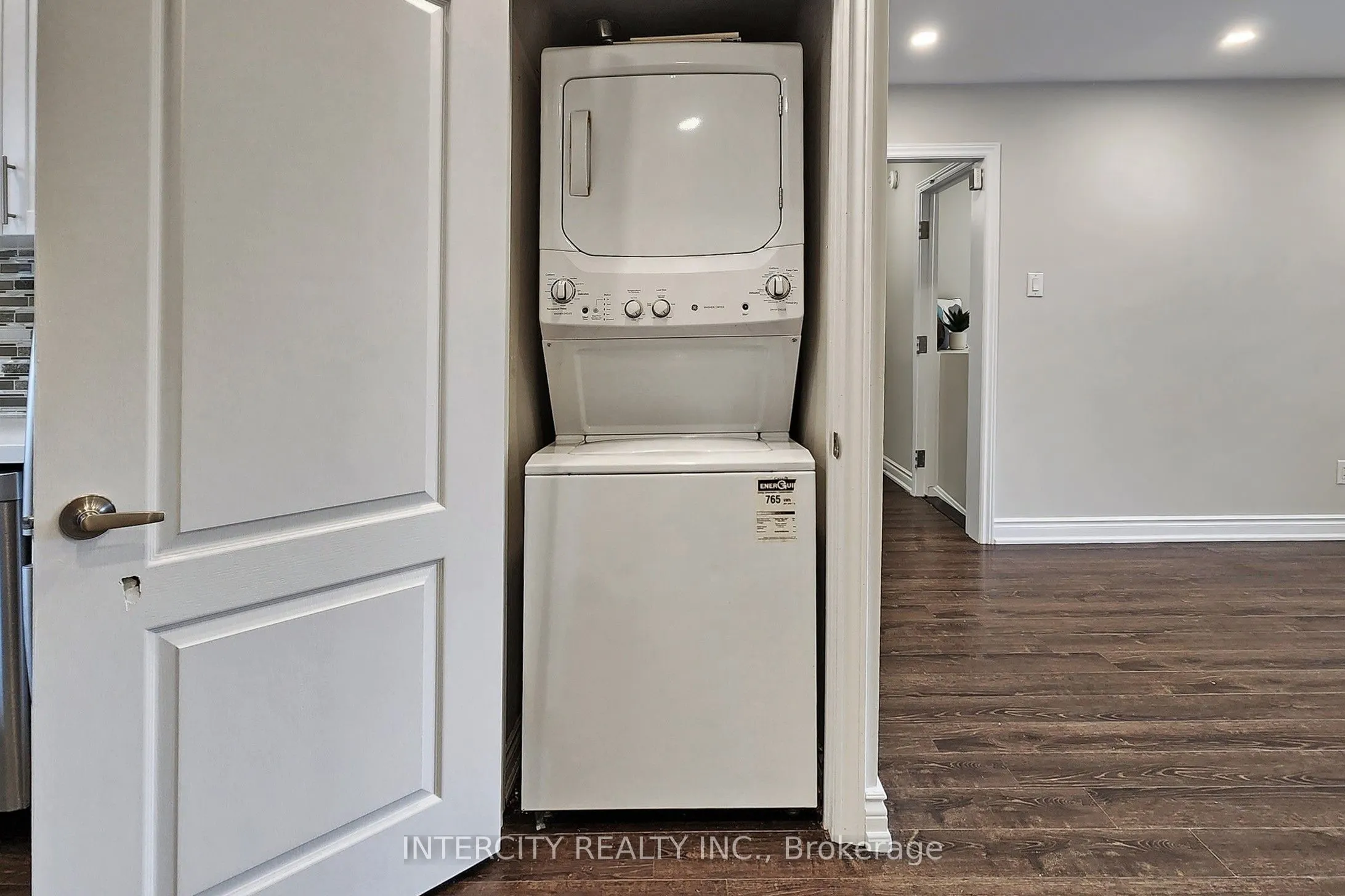 122 Rutherford Road N