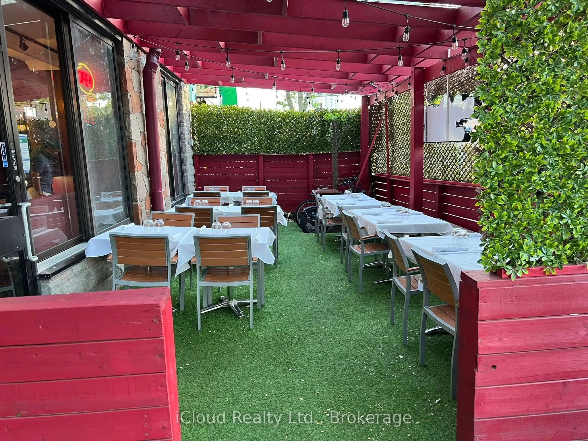 231 Lakeshore Road E