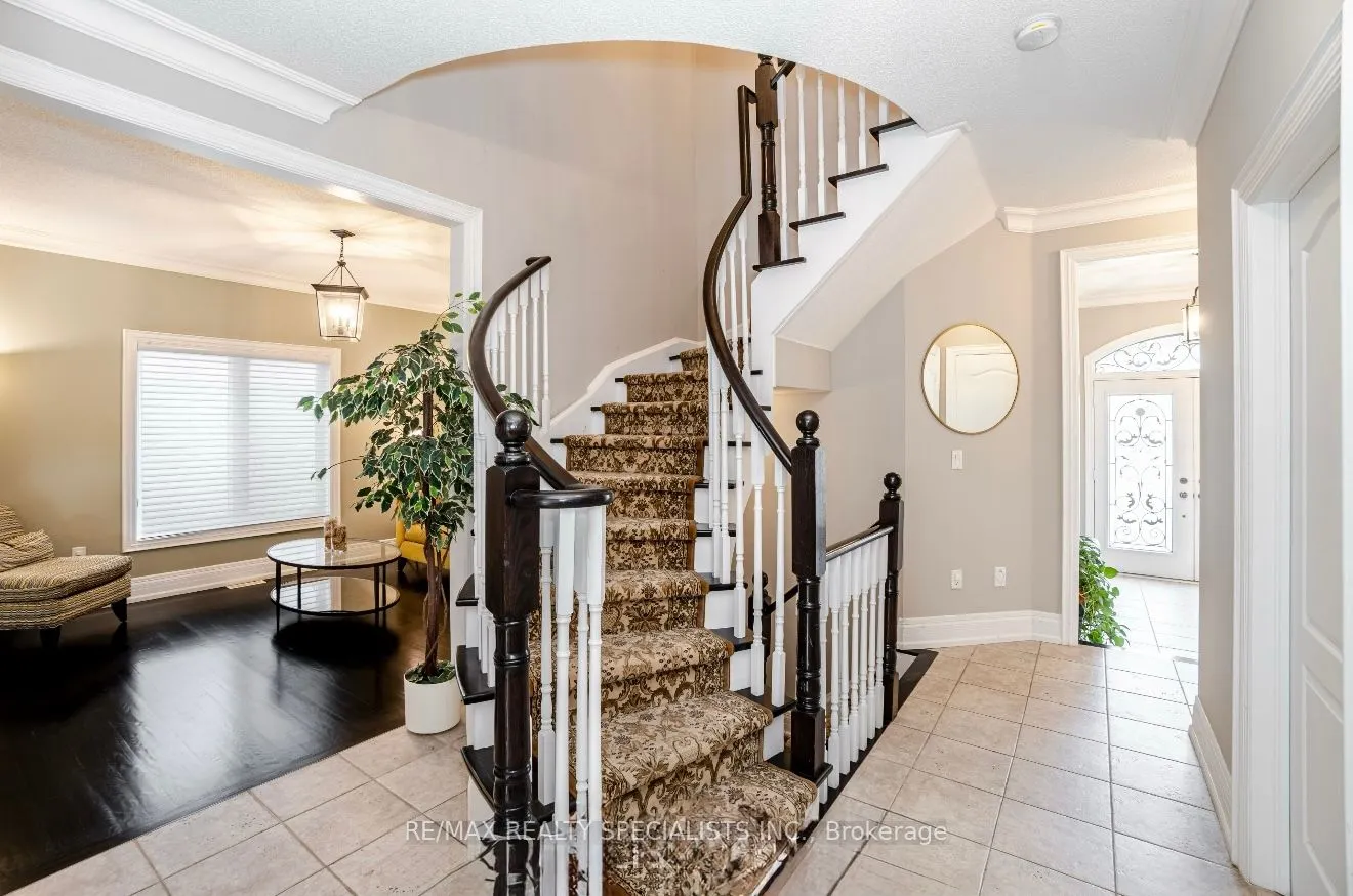 3105 Countess Crescent