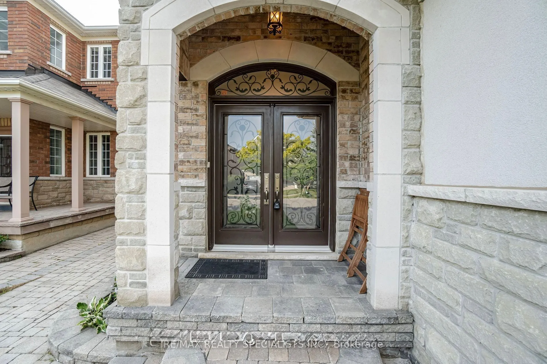 3105 Countess Crescent