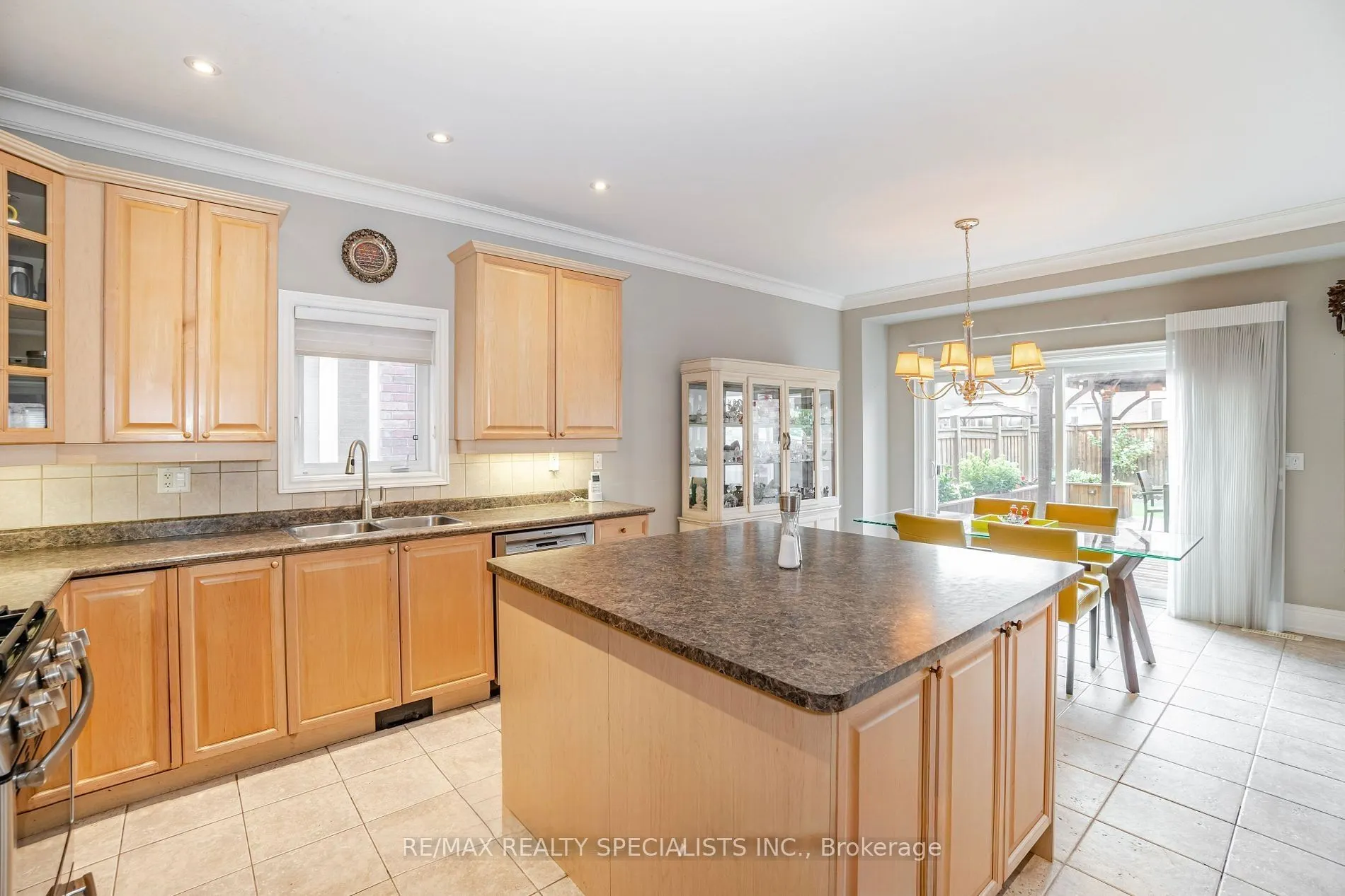 3105 Countess Crescent