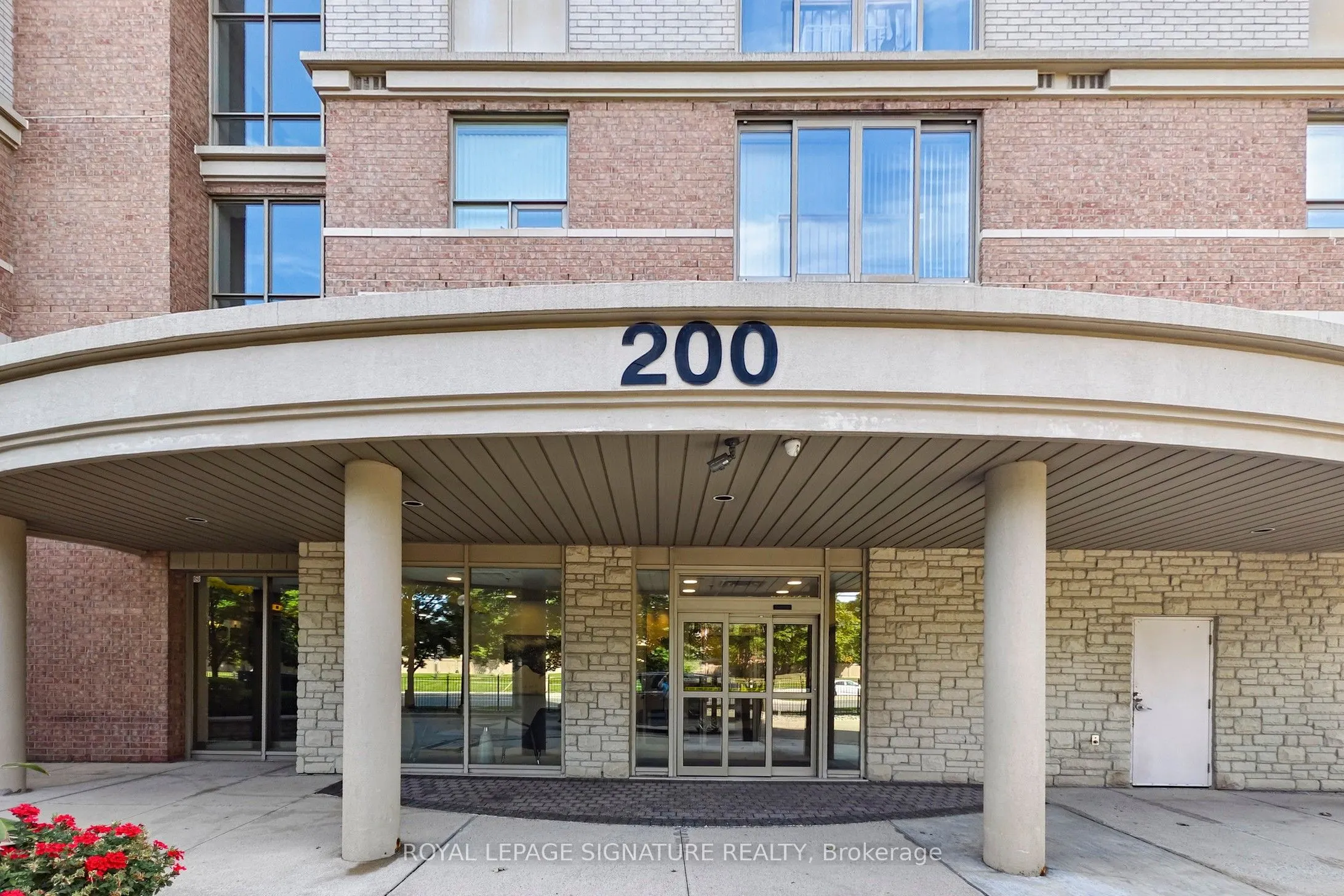 200 Burnhamthorpe Road E, #804