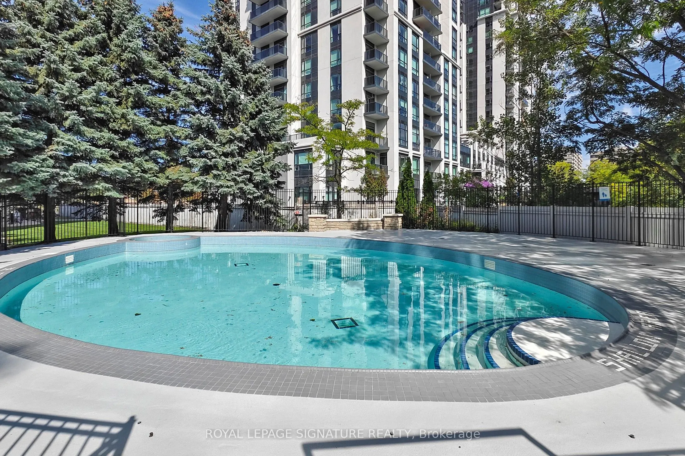 200 Burnhamthorpe Road E, #804