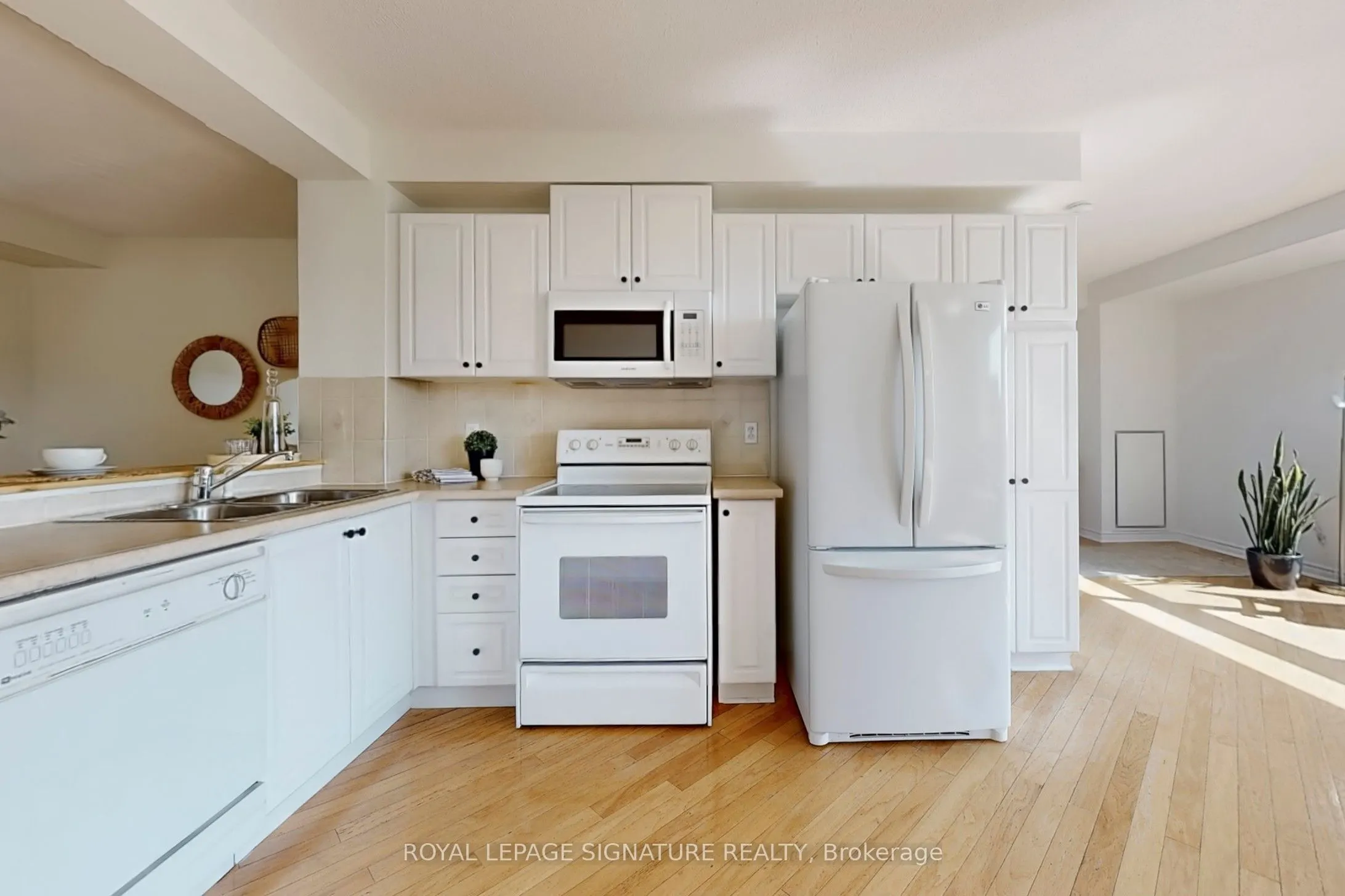 200 Burnhamthorpe Road E, #804