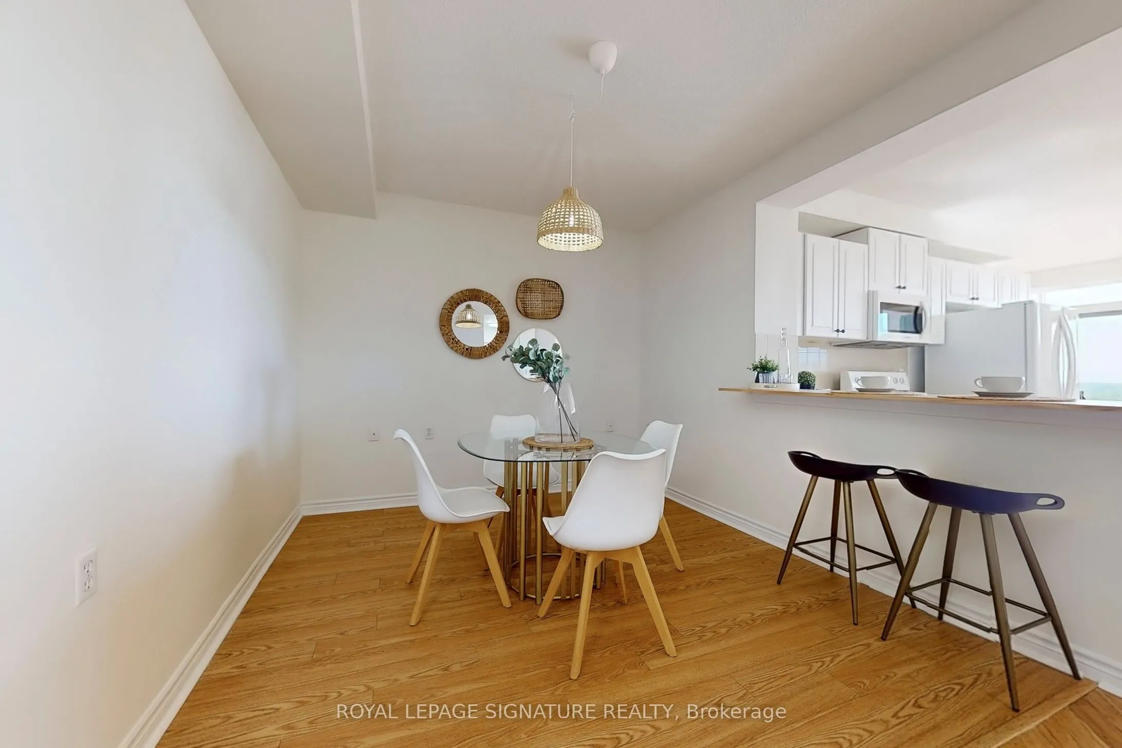 200 Burnhamthorpe Road E, #804
