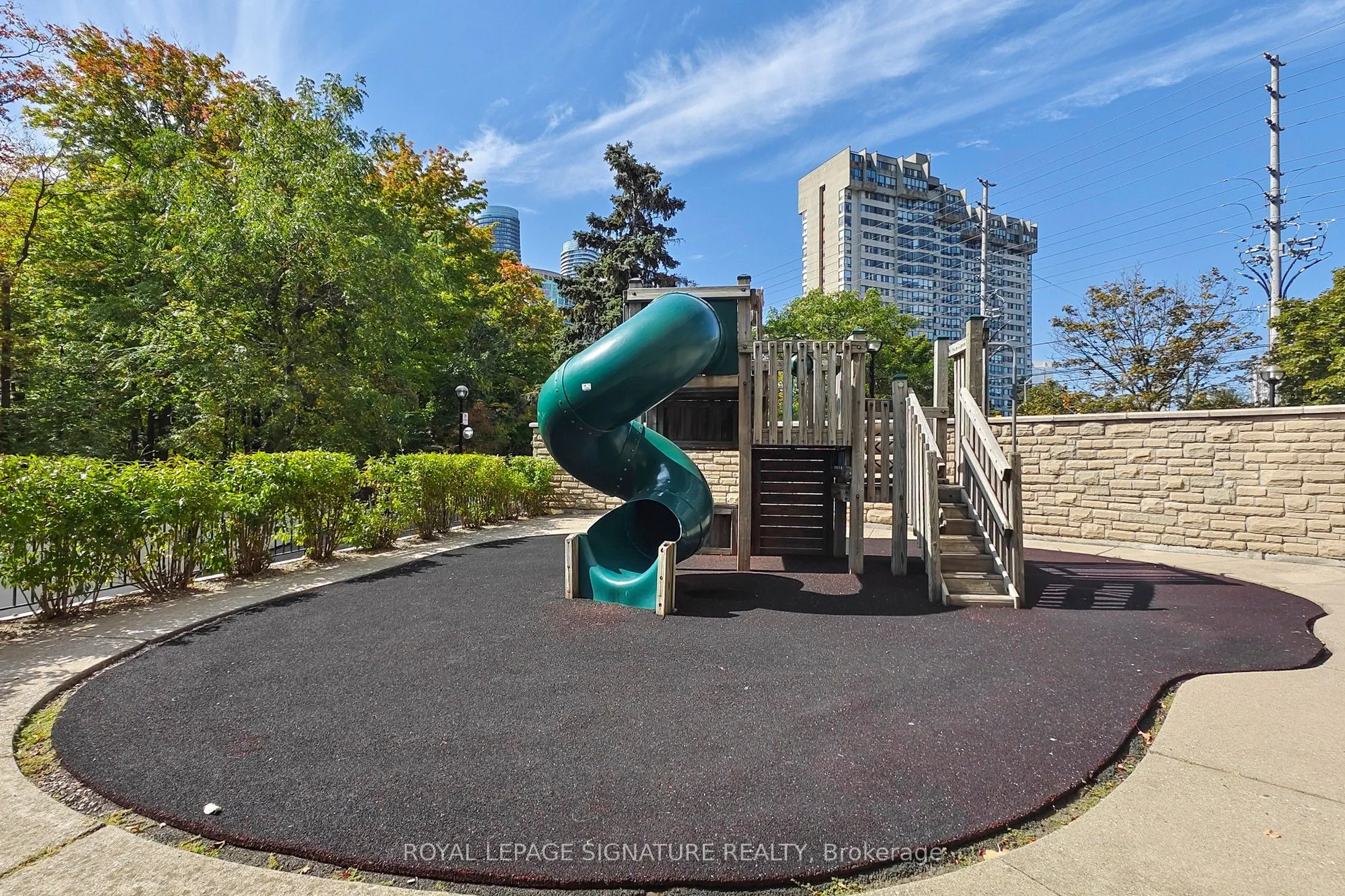 200 Burnhamthorpe Road E, #804