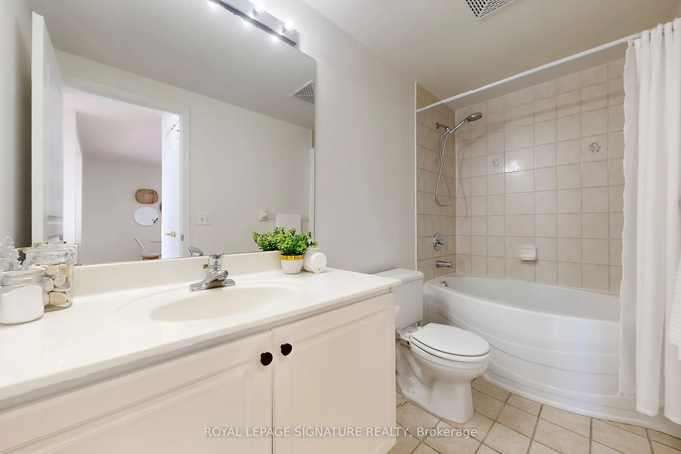 200 Burnhamthorpe Road E, #804