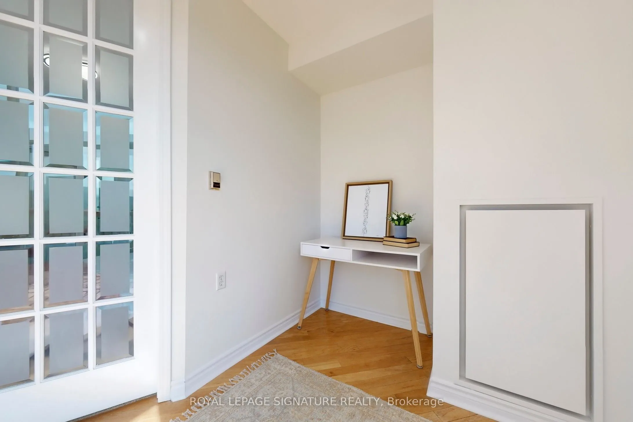 200 Burnhamthorpe Road E, #804