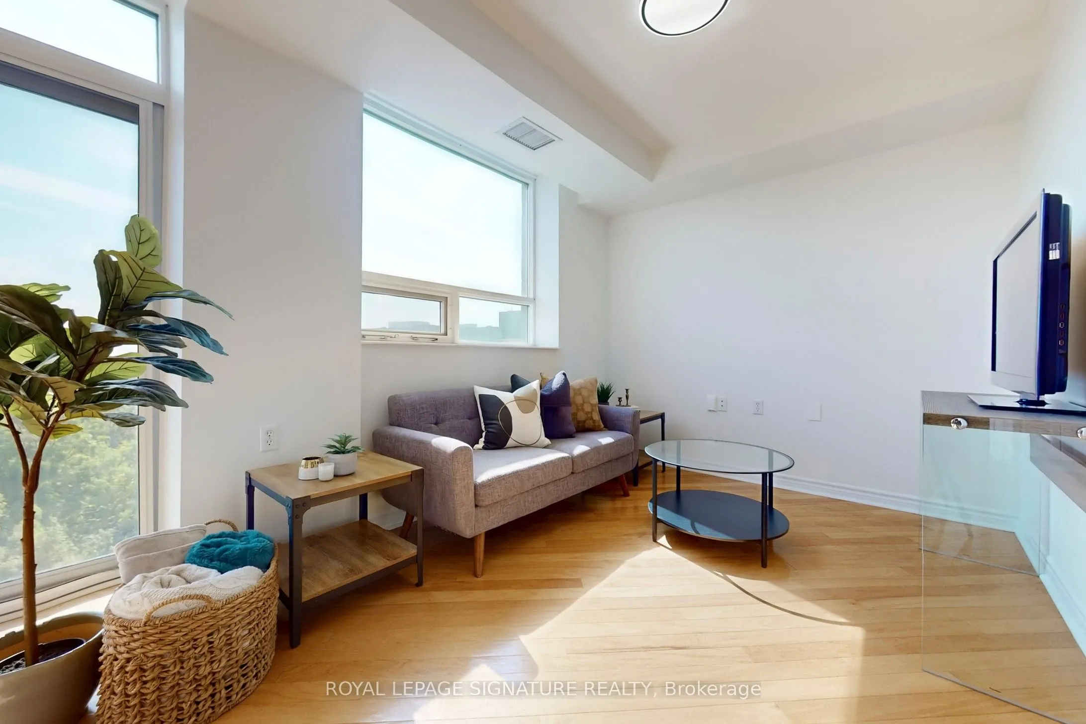 200 Burnhamthorpe Road E, #804