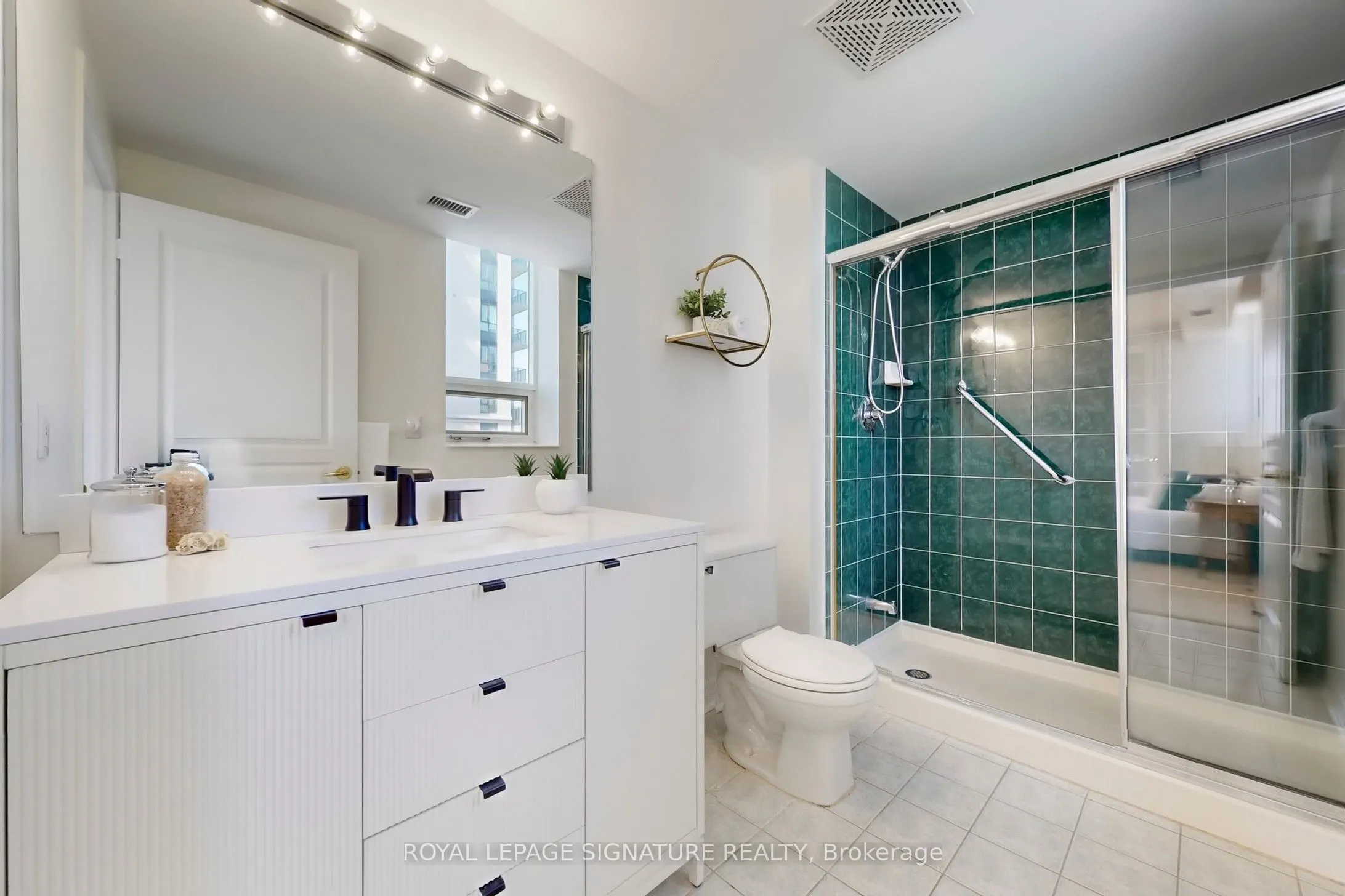 200 Burnhamthorpe Road E, #804