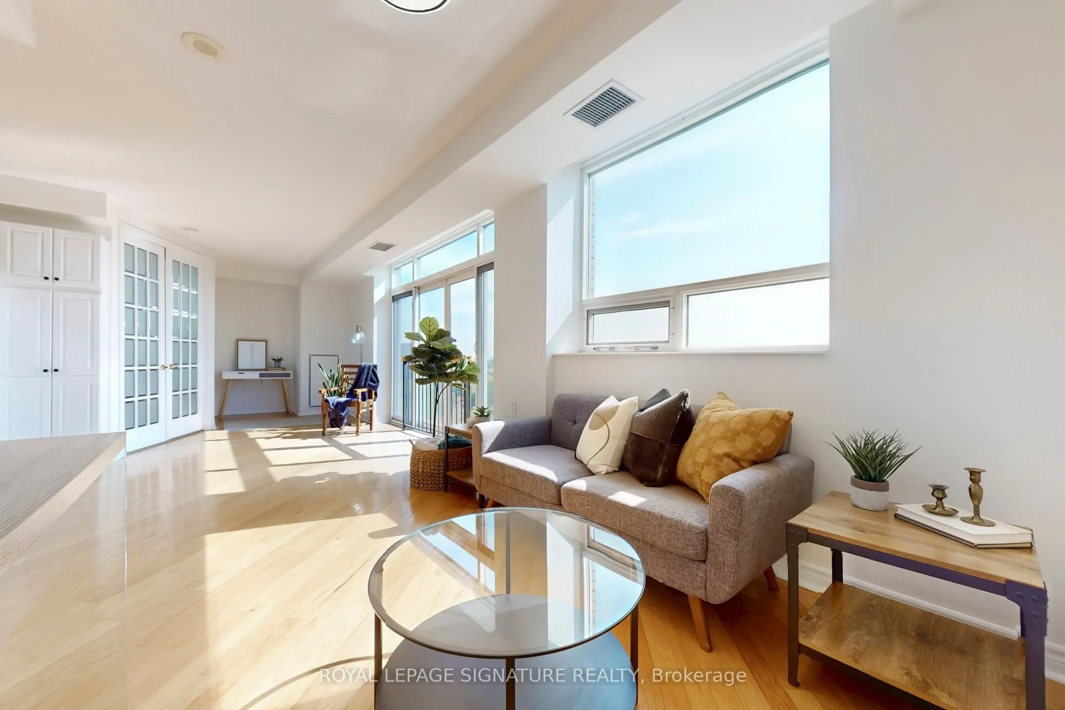 200 Burnhamthorpe Road E, #804