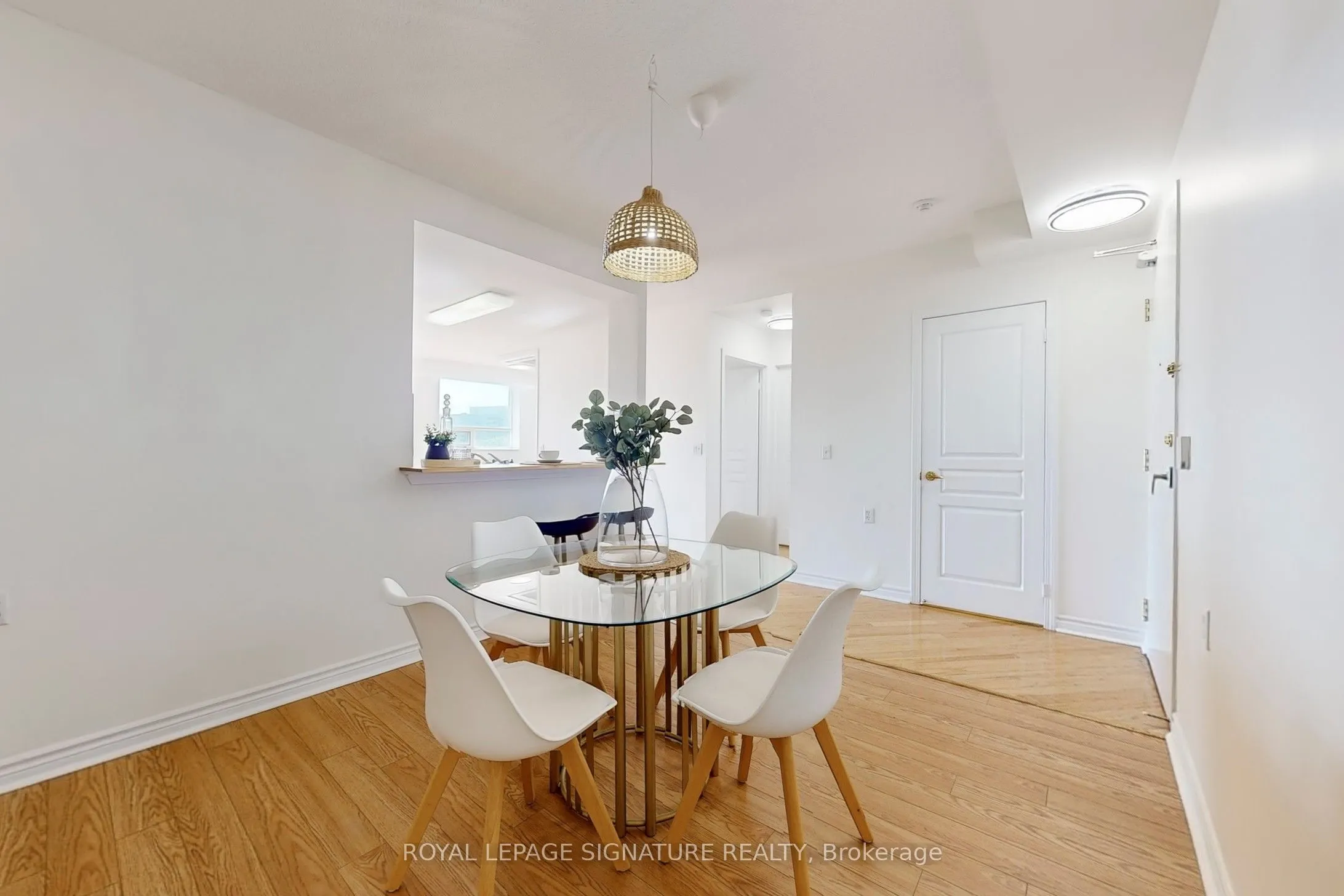 200 Burnhamthorpe Road E, #804