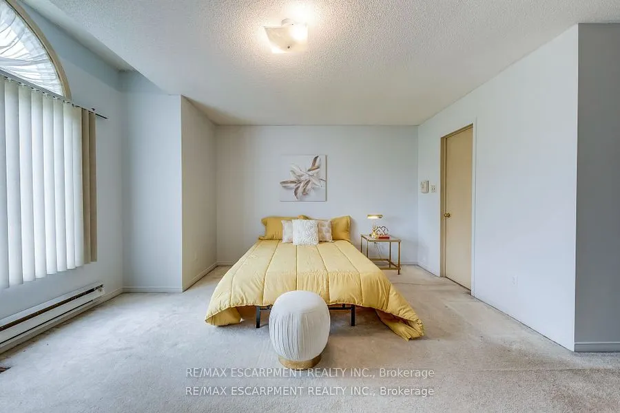 1157 Charminster Crescent