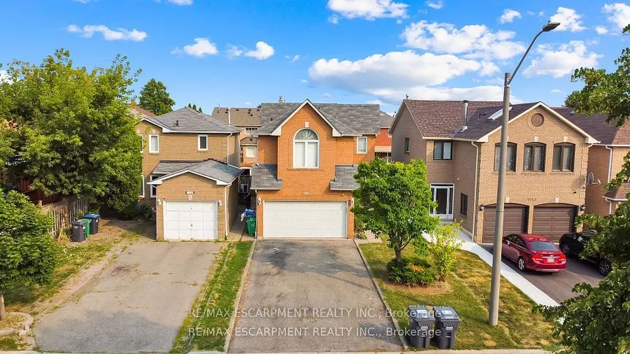 1157 Charminster Crescent